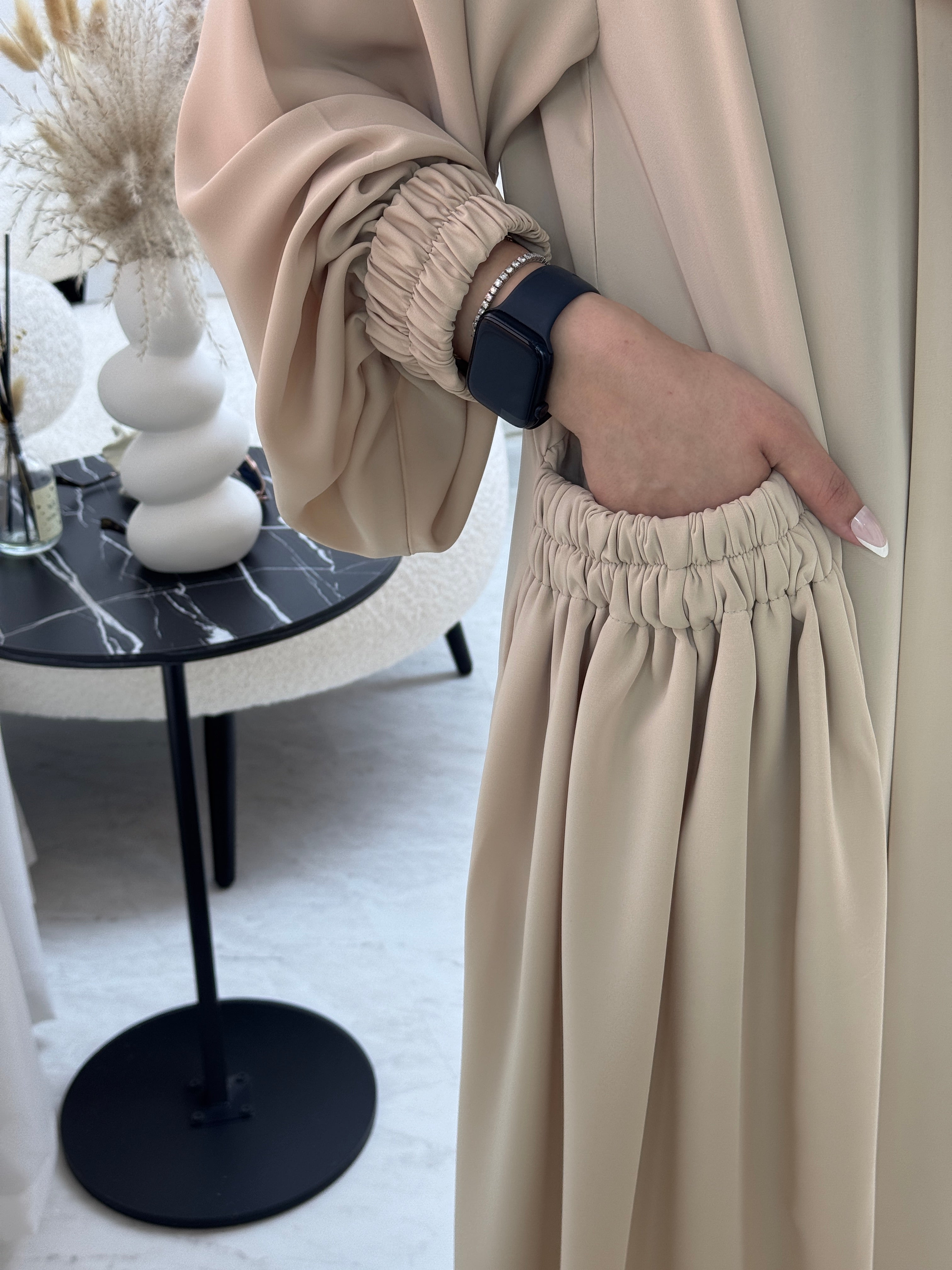 C 01-01 Beige Umrah Abaya
