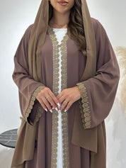 عباية مطبوعة بنقشة زنبق أسود C 1254