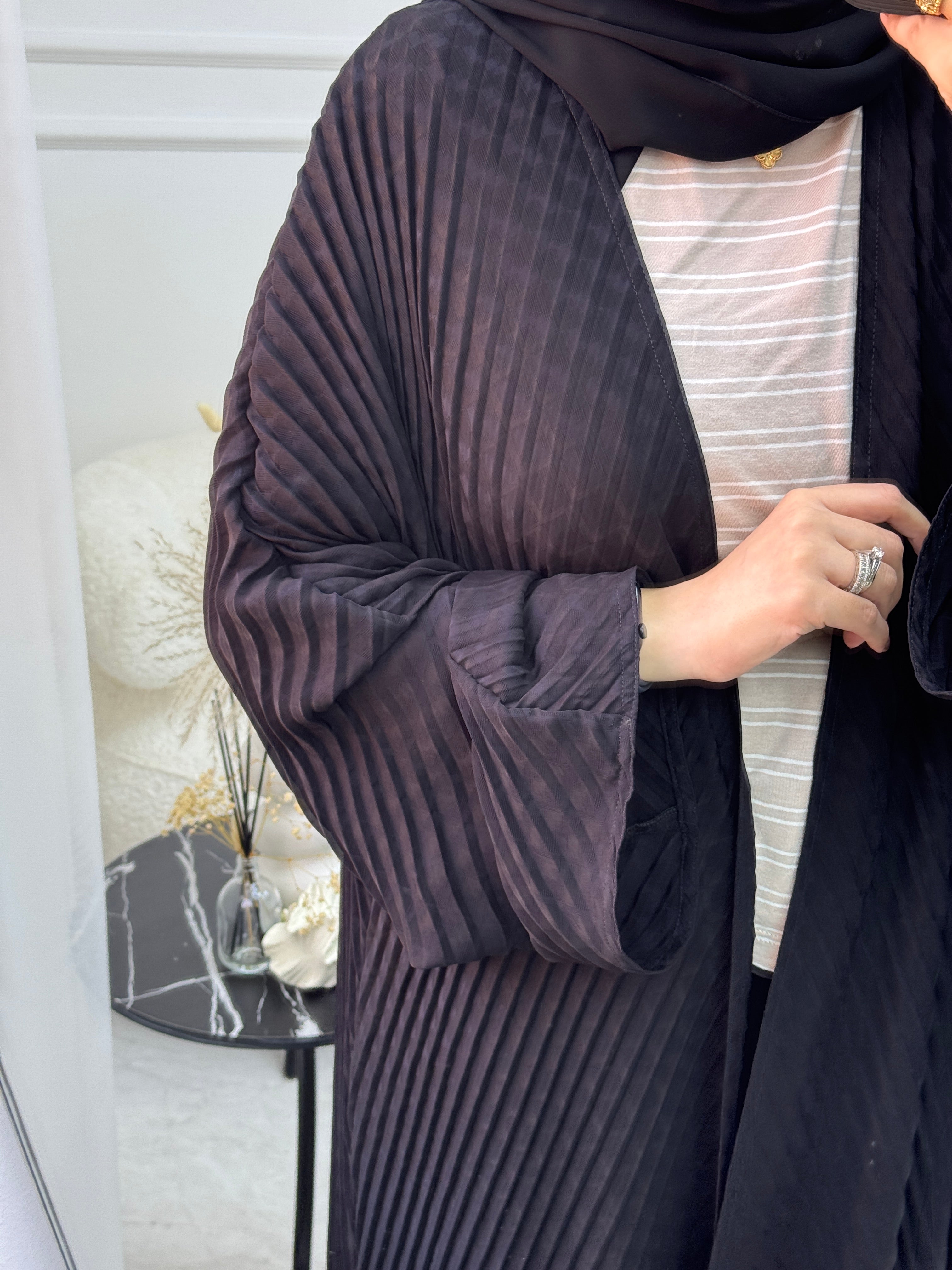 C 1087 Black Pleated Abaya
