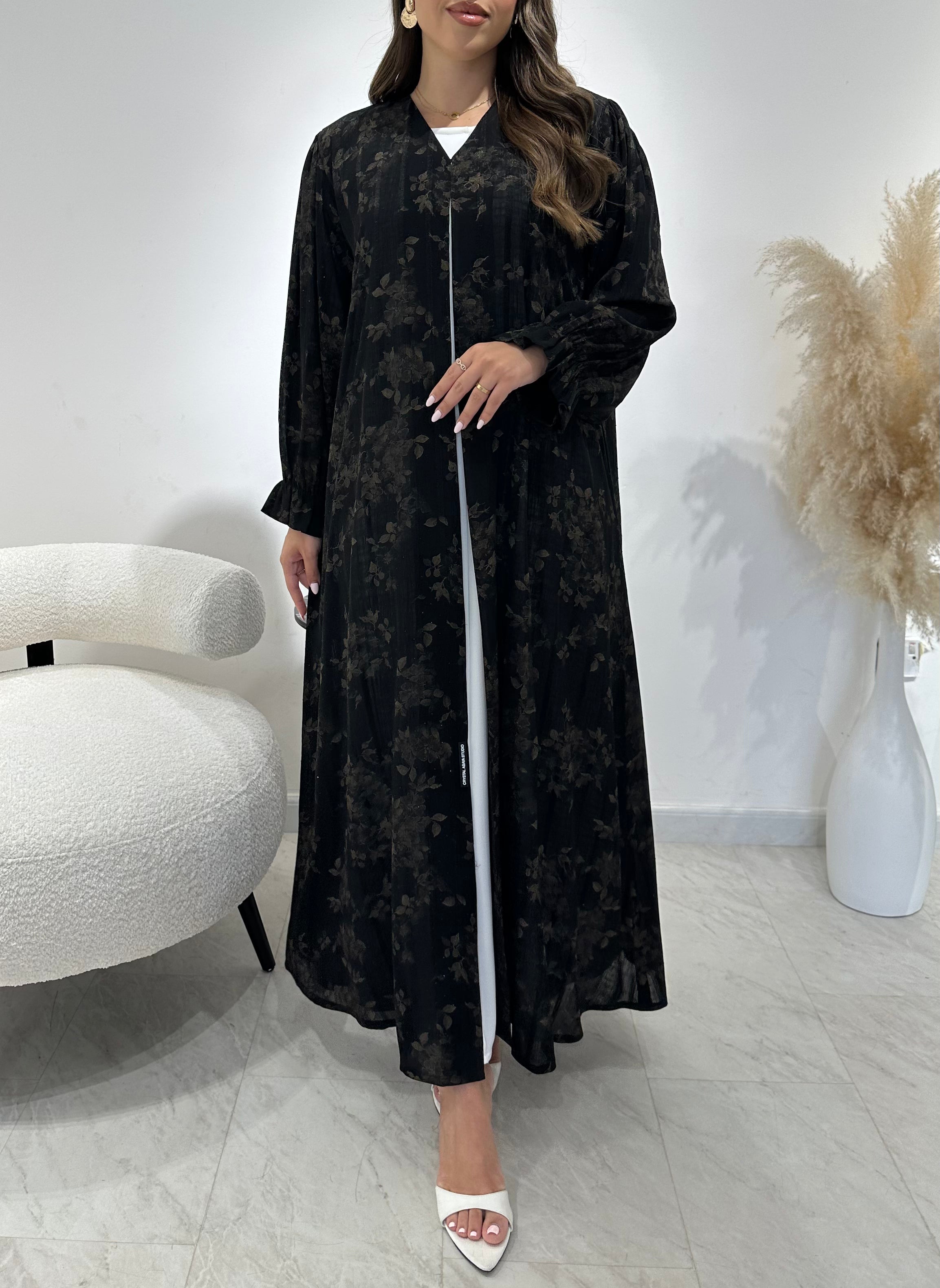 عباية مطبوعة بنقشة زنبق أسود C 1254