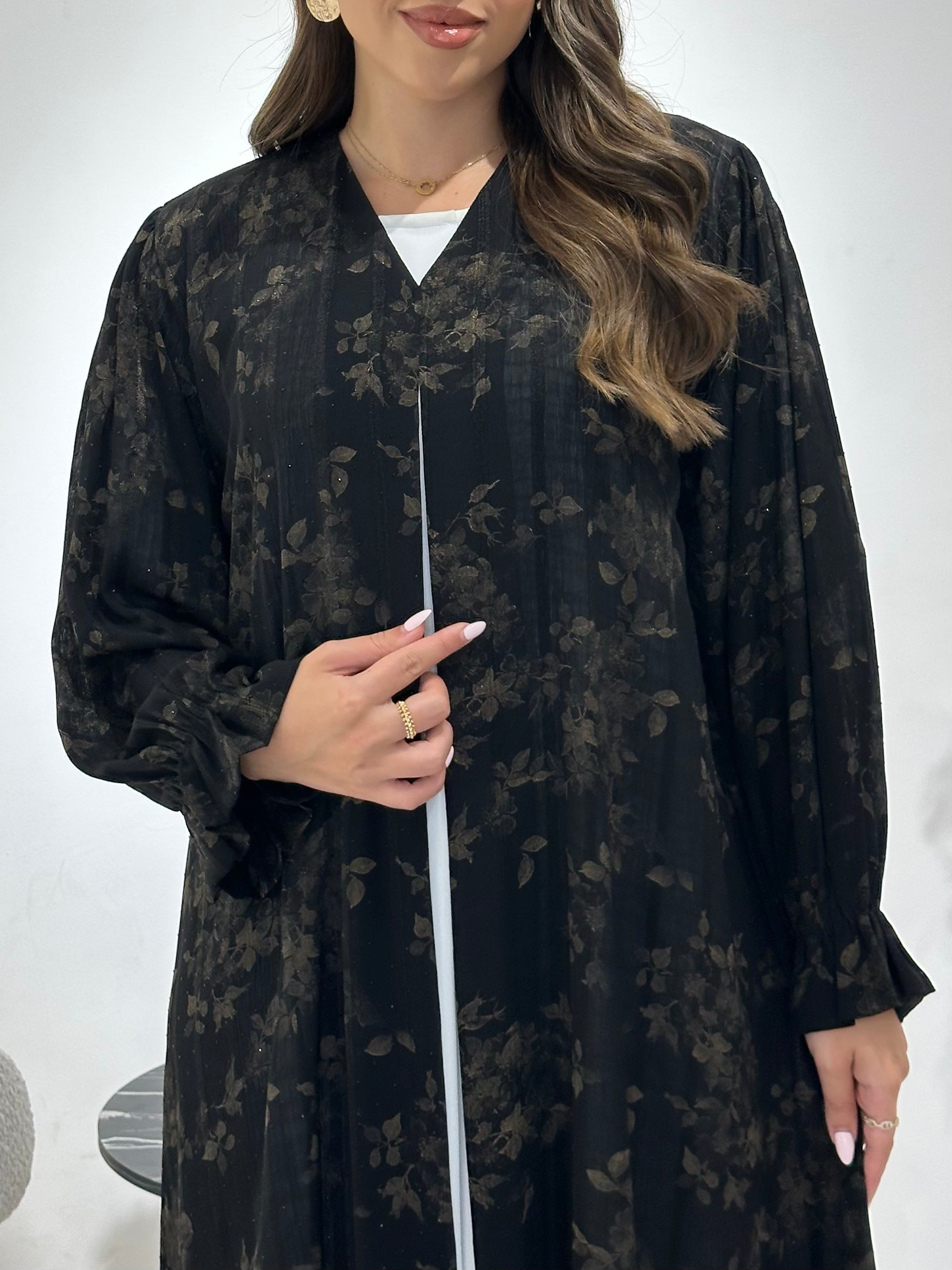 عباية مطبوعة بنقشة زنبق أسود C 1254