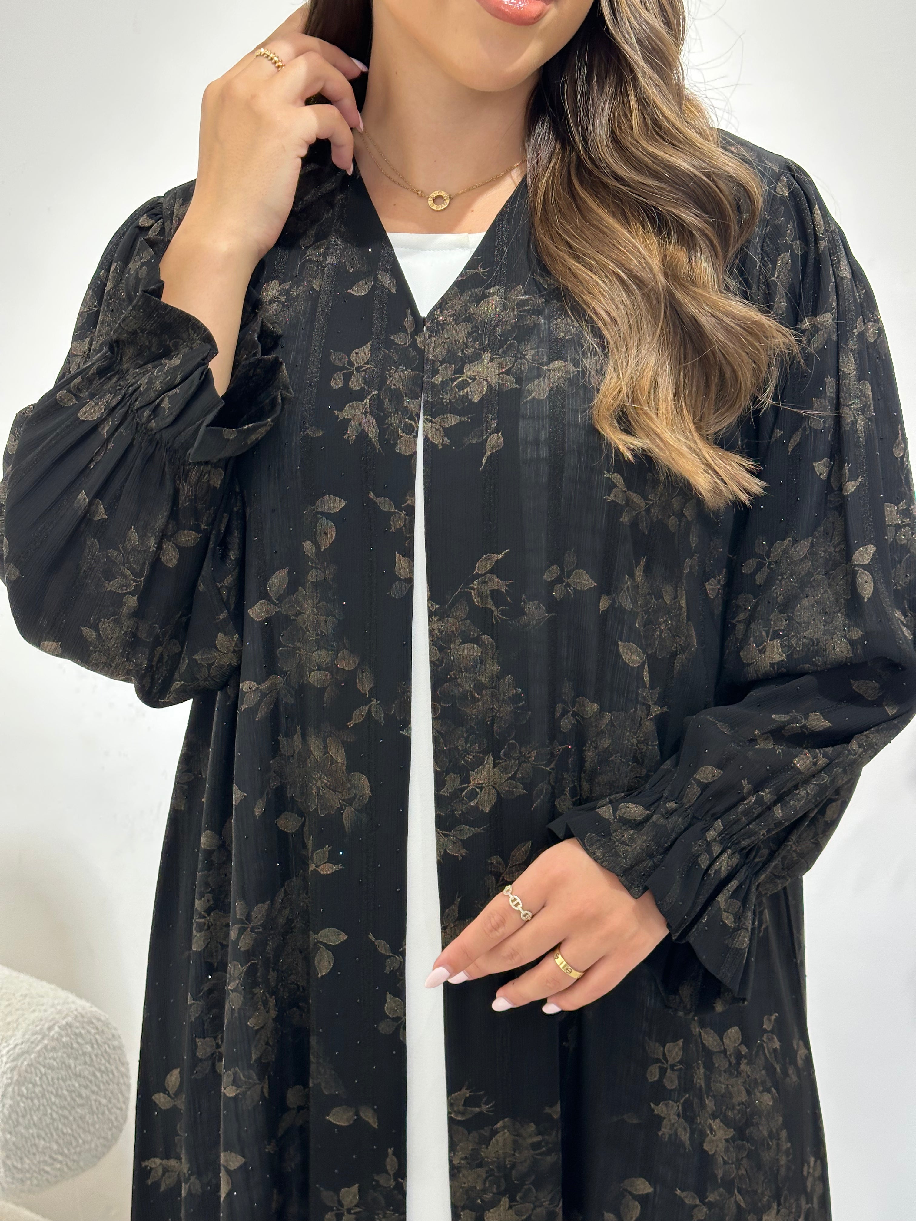 عباية مطبوعة بنقشة زنبق أسود C 1254