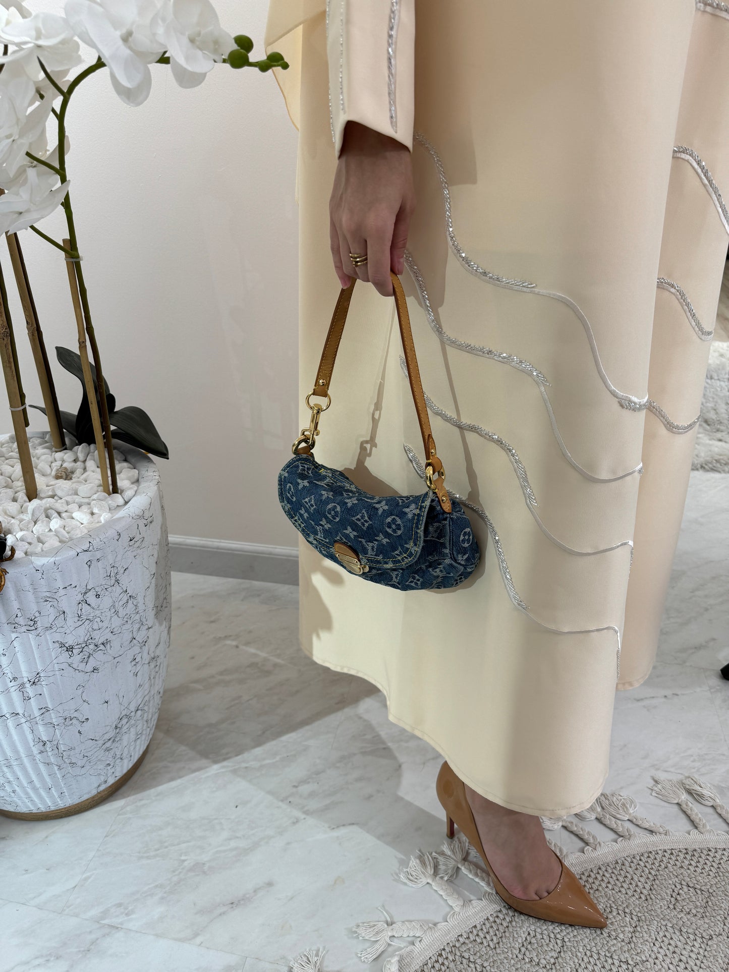 C Cream Wave Embroidery Abaya