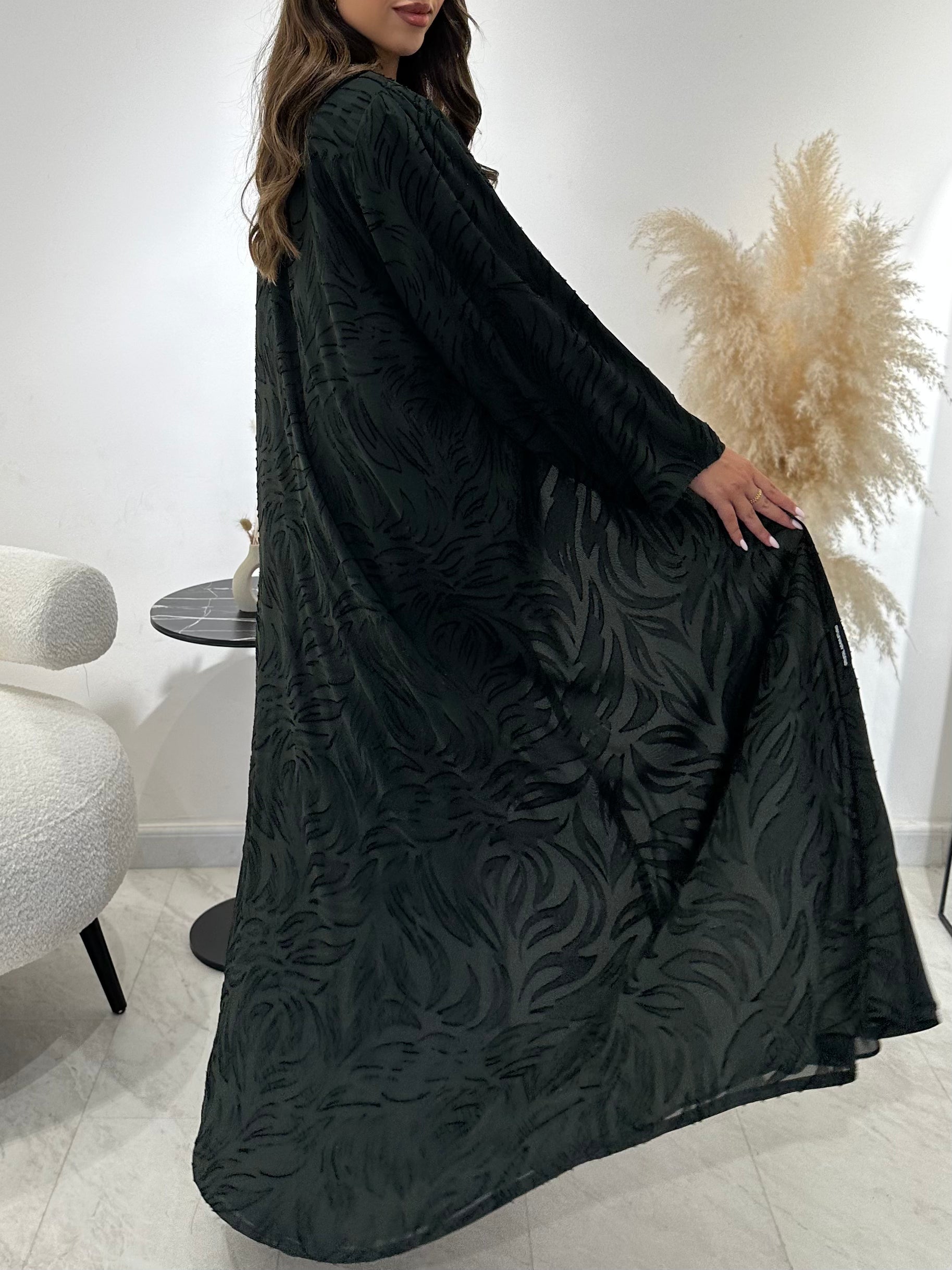 عباية مطبوعة بنقشة زنبق أسود C 1254