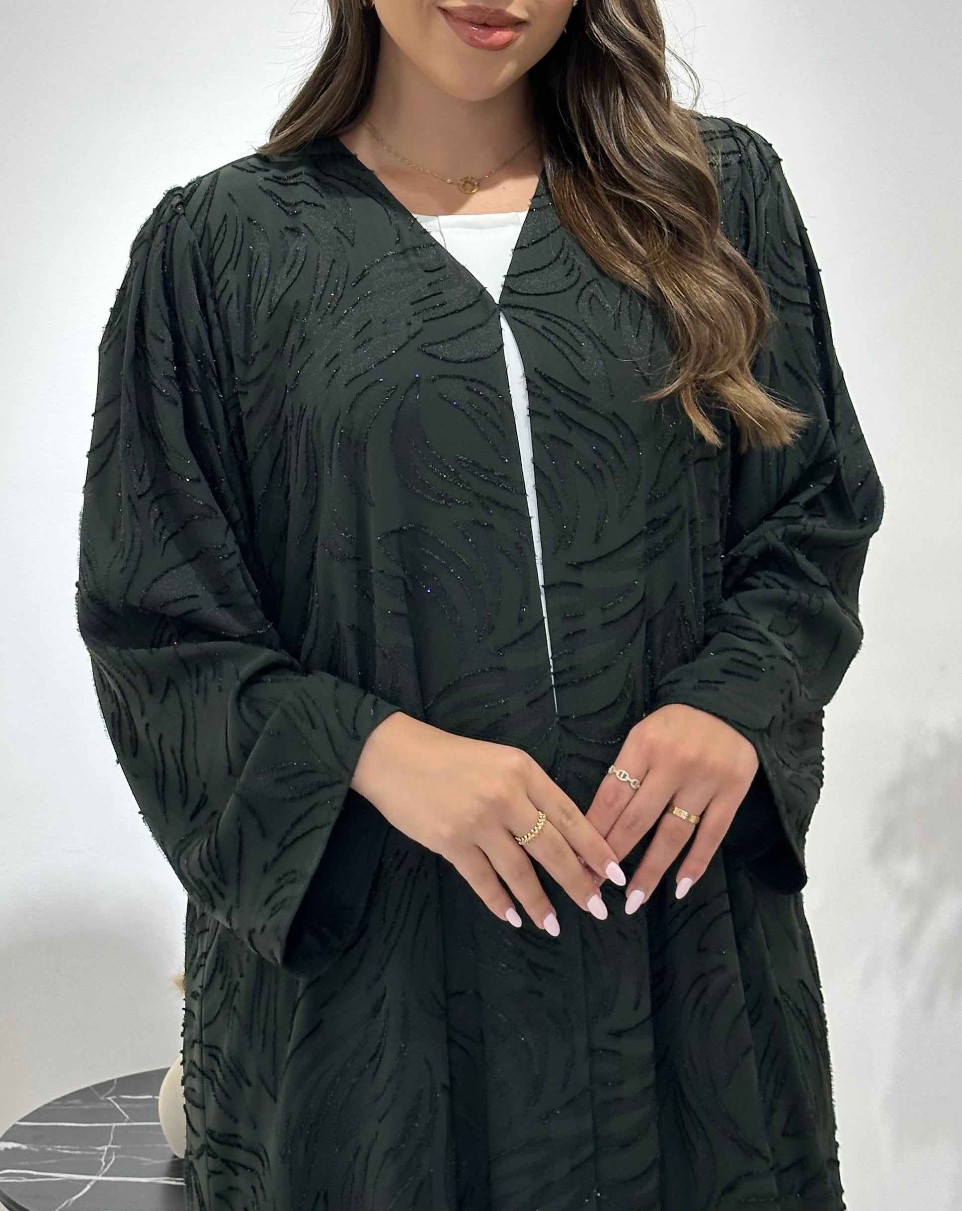 عباية مطبوعة بنقشة زنبق أسود C 1254