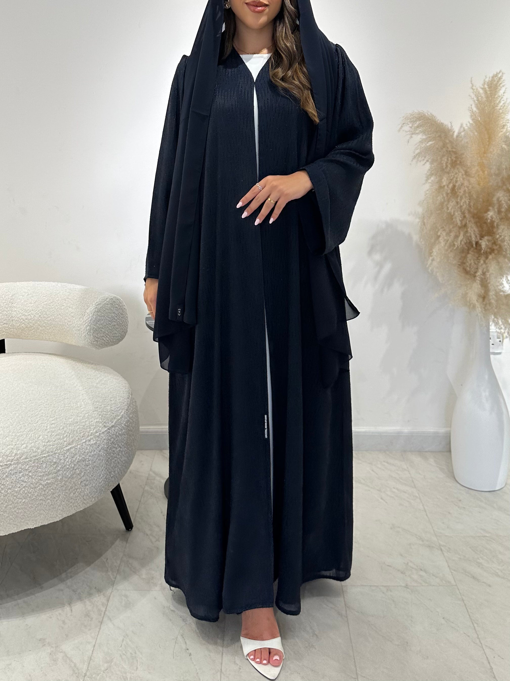 عباية مطبوعة بنقشة زنبق أسود C 1254