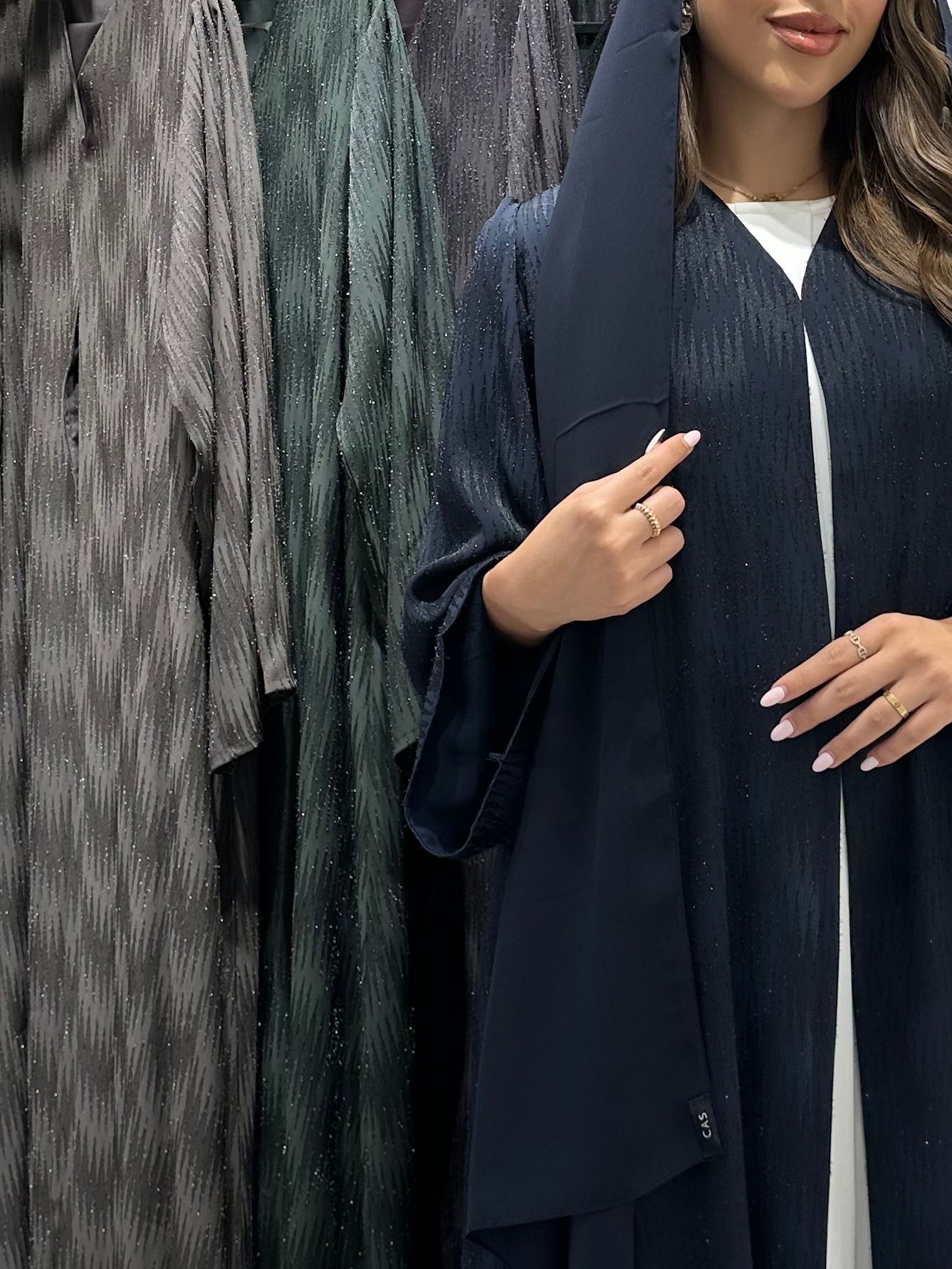 عباية مطبوعة بنقشة زنبق أسود C 1254