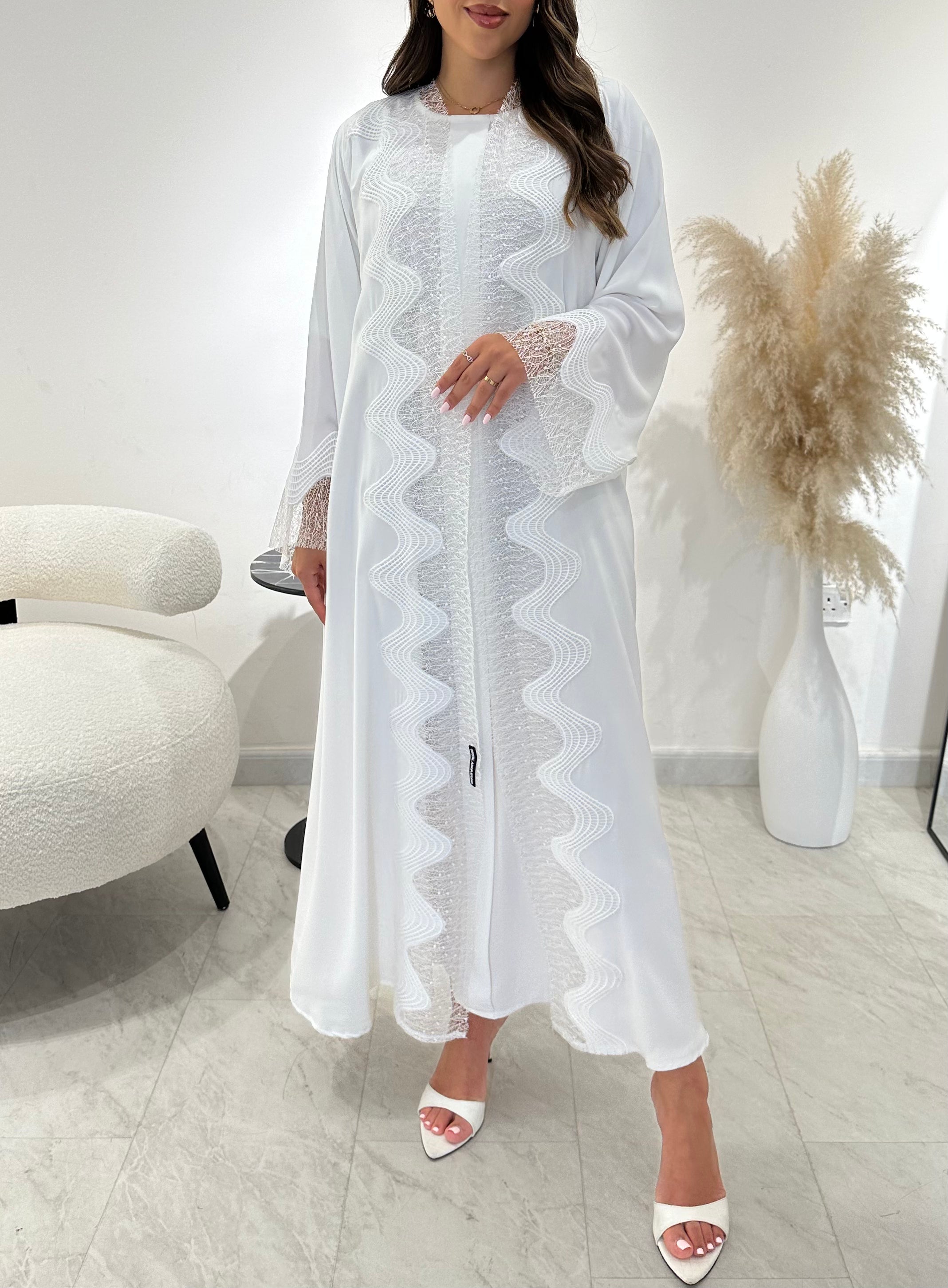 عباية مطبوعة بنقشة زنبق أسود C 1254