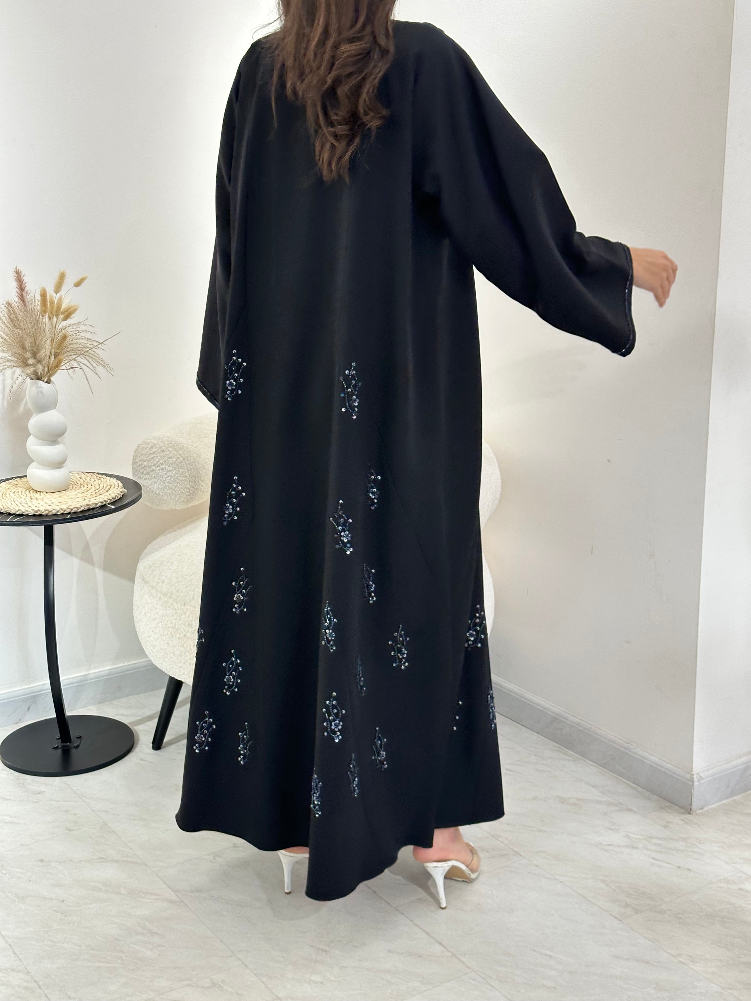 عباية سوداء مطرزة بالخرز رقم 1019