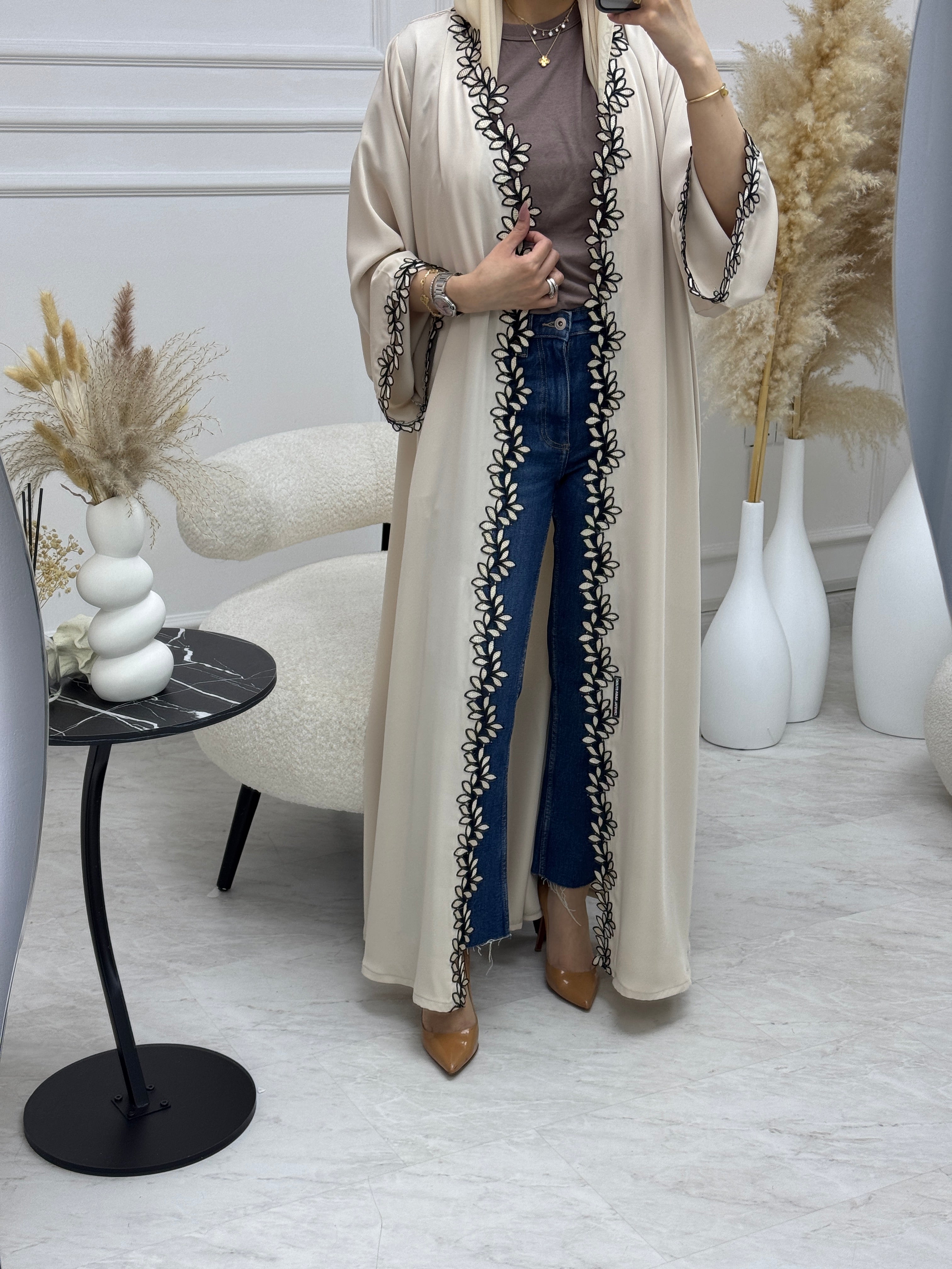 عباية من الدانتيل الجليدي بلون الفانيليا C 1110-03