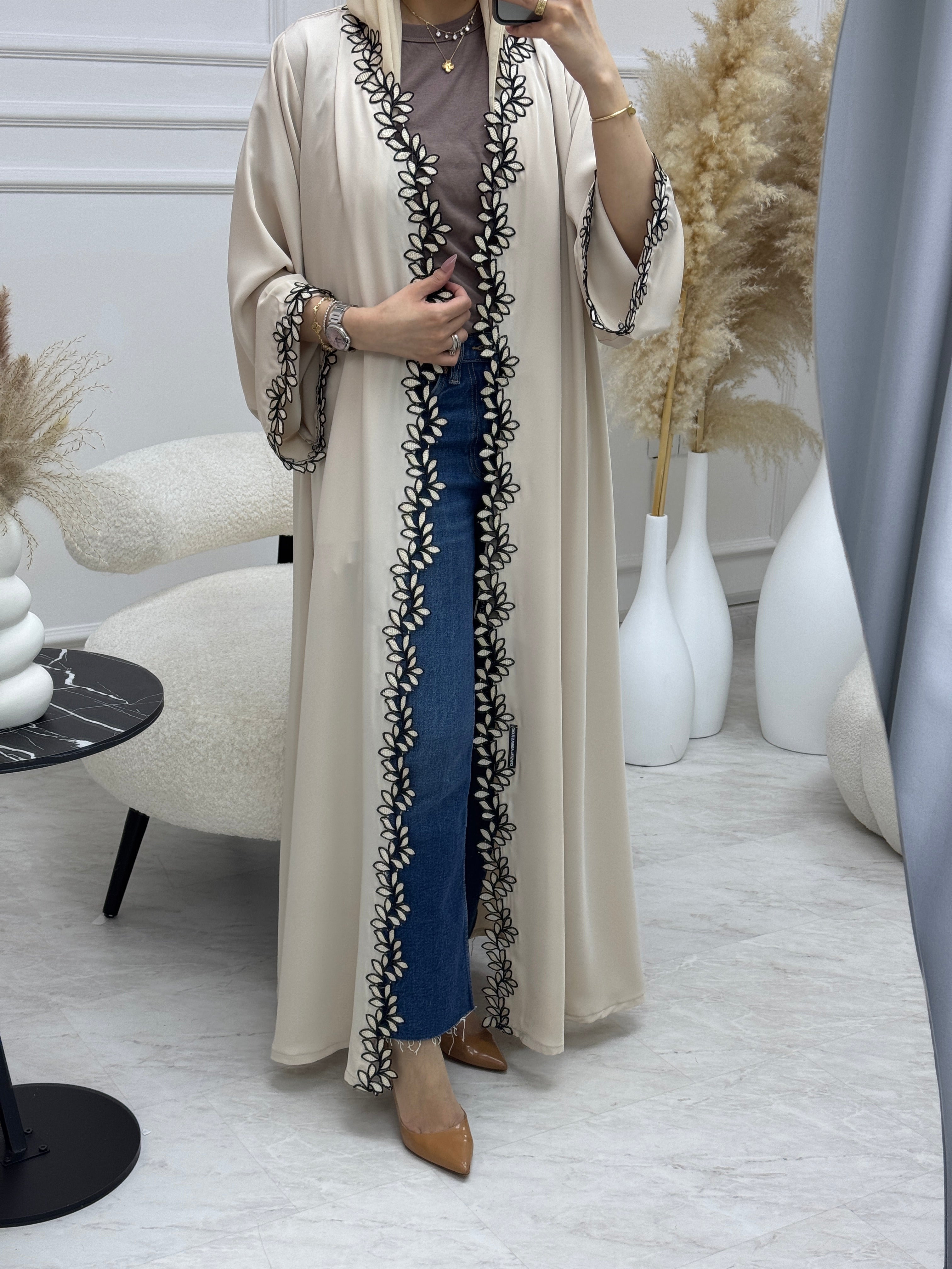 عباية من الدانتيل الجليدي بلون الفانيليا C 1110-03