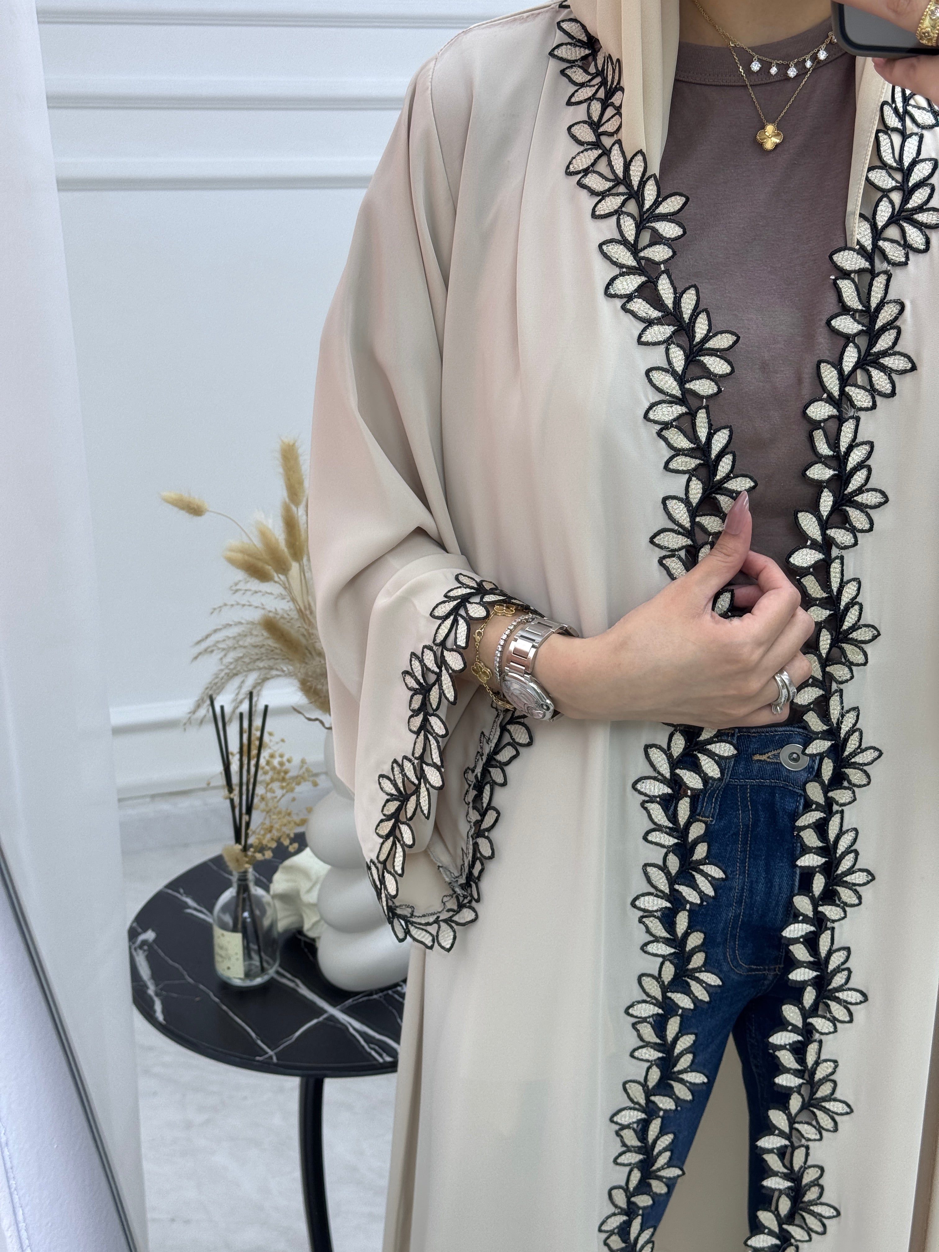 عباية من الدانتيل الجليدي بلون الفانيليا C 1110-03