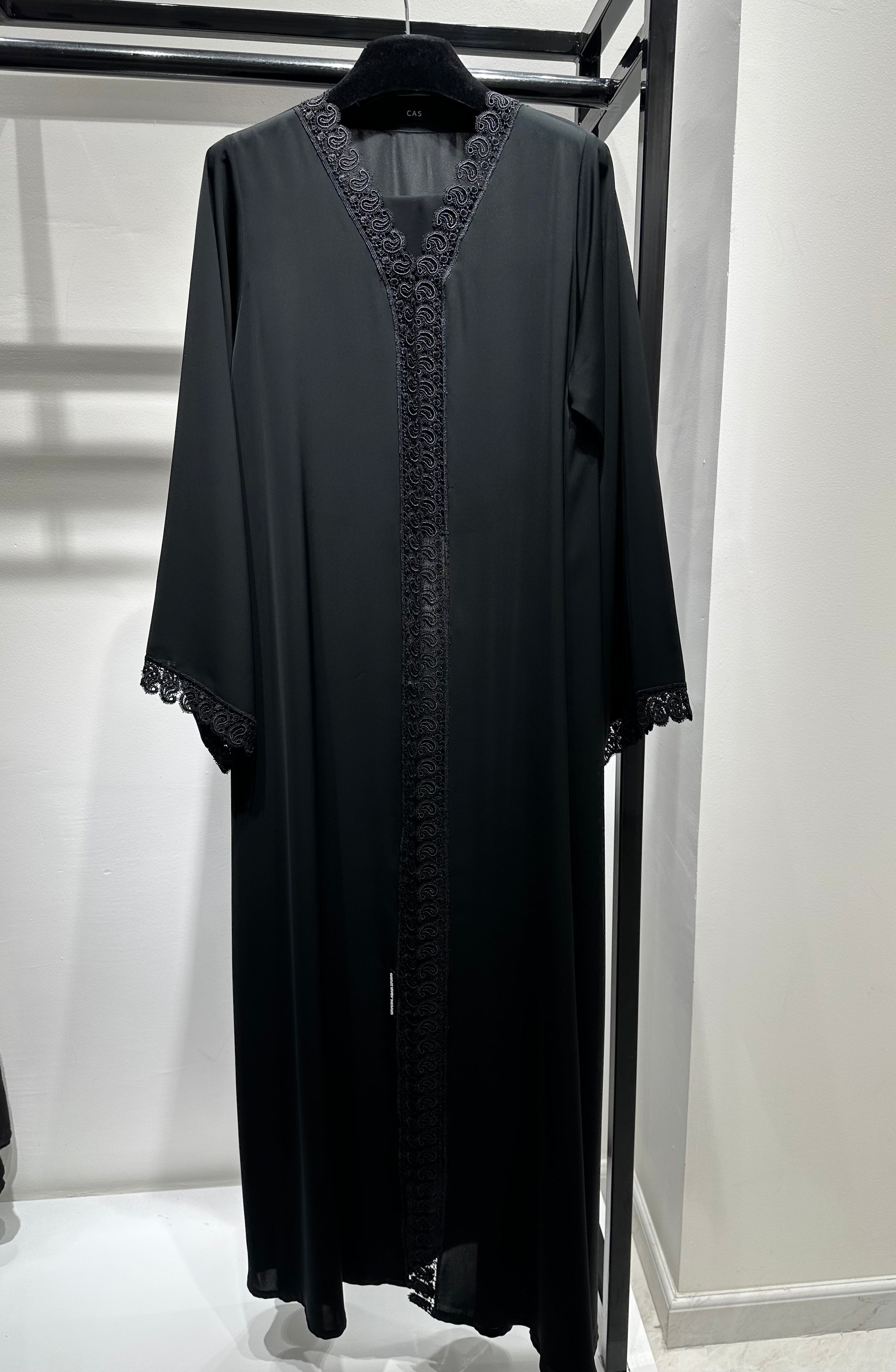 عباية مطبوعة بنقشة زنبق أسود C 1254