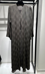 عباية مطبوعة بنقشة زنبق أسود C 1254