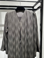 عباية مطبوعة بنقشة زنبق أسود C 1254