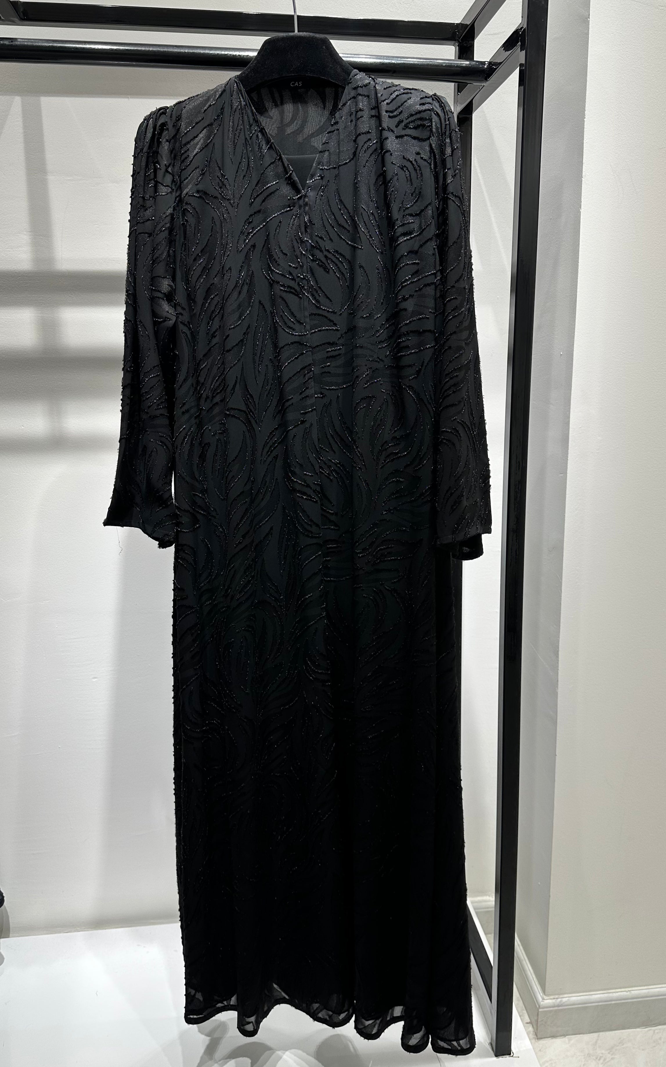 عباية مطبوعة بنقشة زنبق أسود C 1254