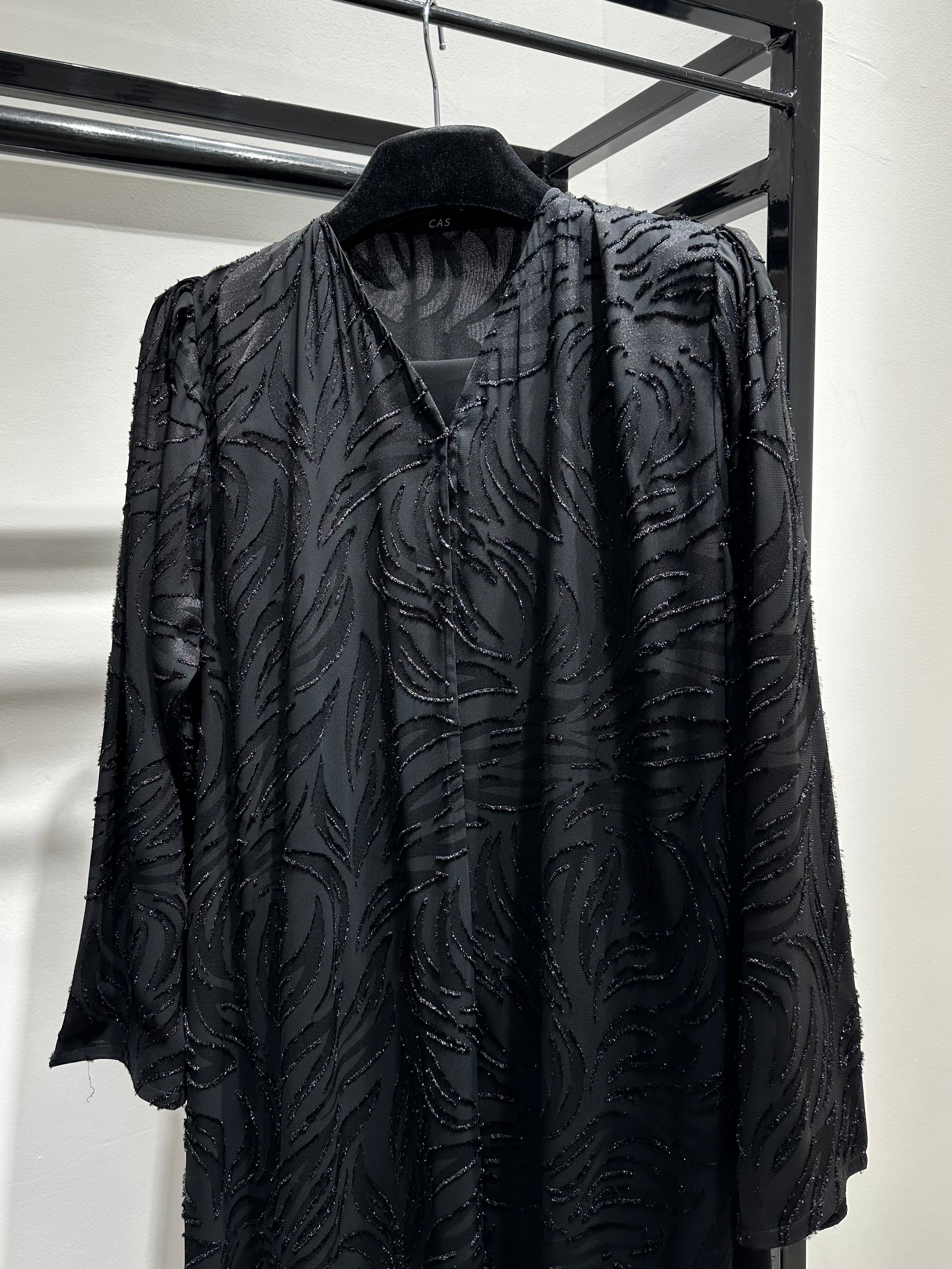 عباية مطبوعة بنقشة زنبق أسود C 1254