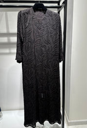 عباية مطبوعة بنقشة زنبق أسود C 1254