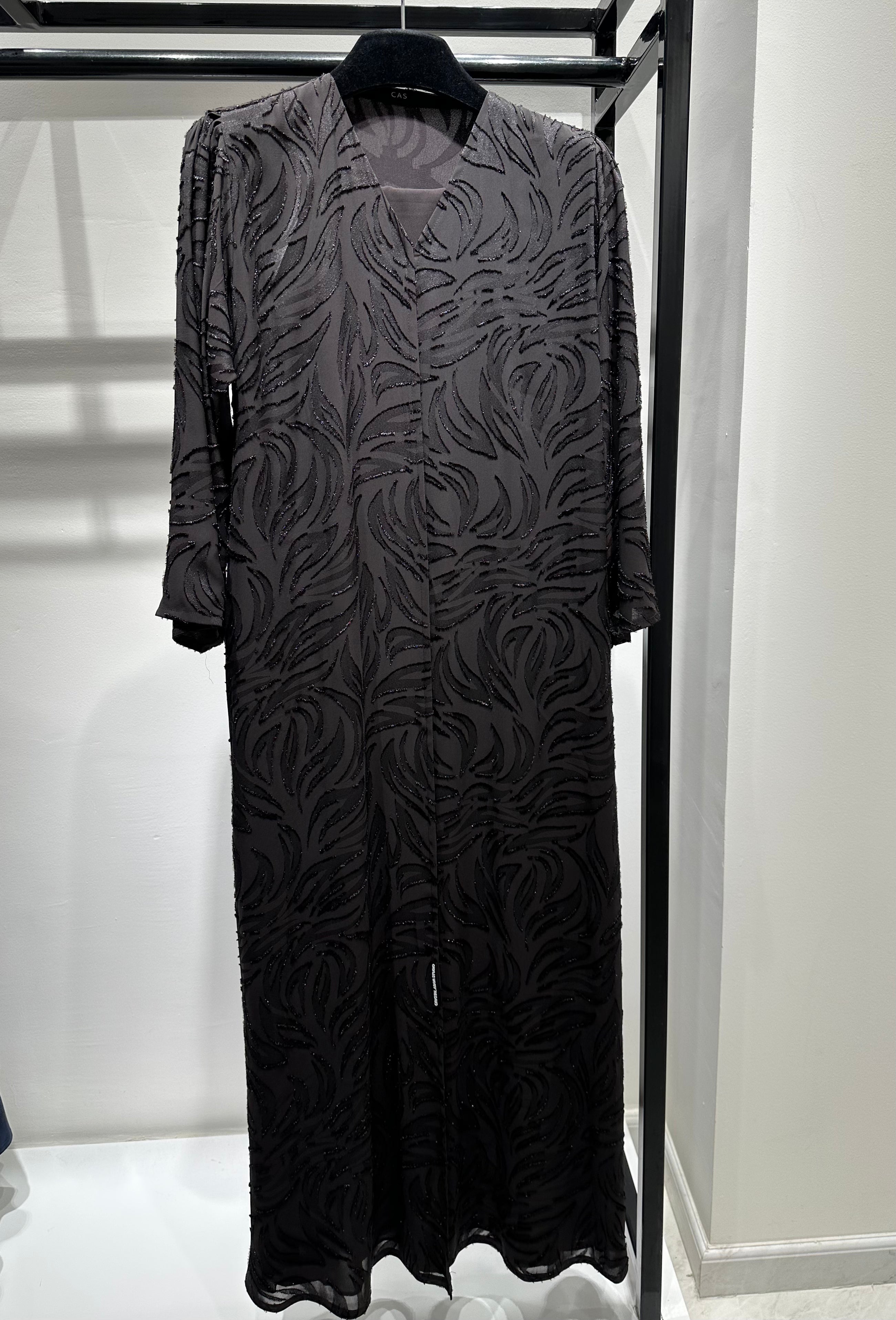 عباية مطبوعة بنقشة زنبق أسود C 1254