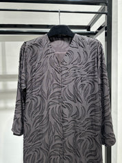 عباية مطبوعة بنقشة زنبق أسود C 1254