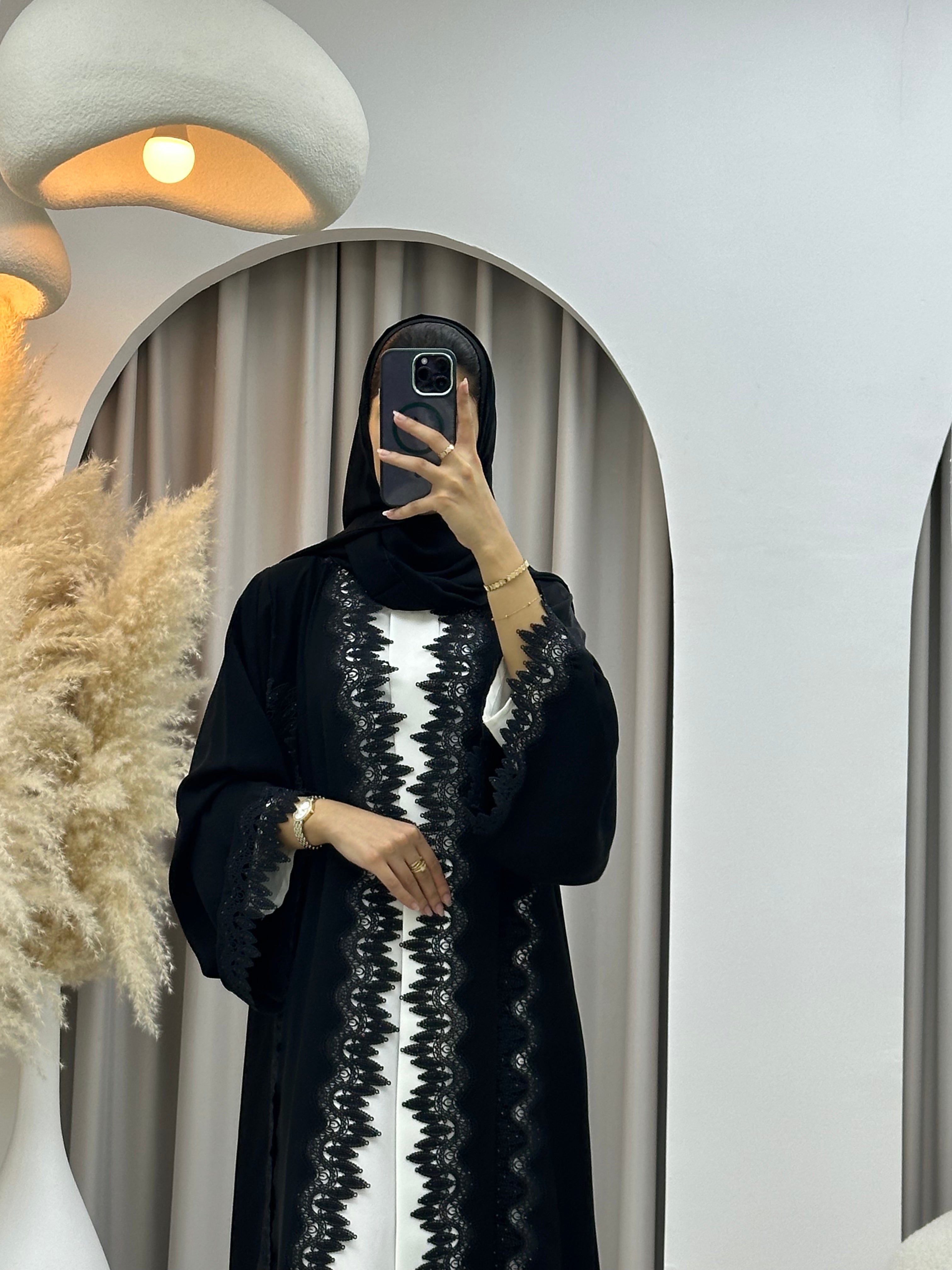 C 04526 Black Classic Lace Abaya