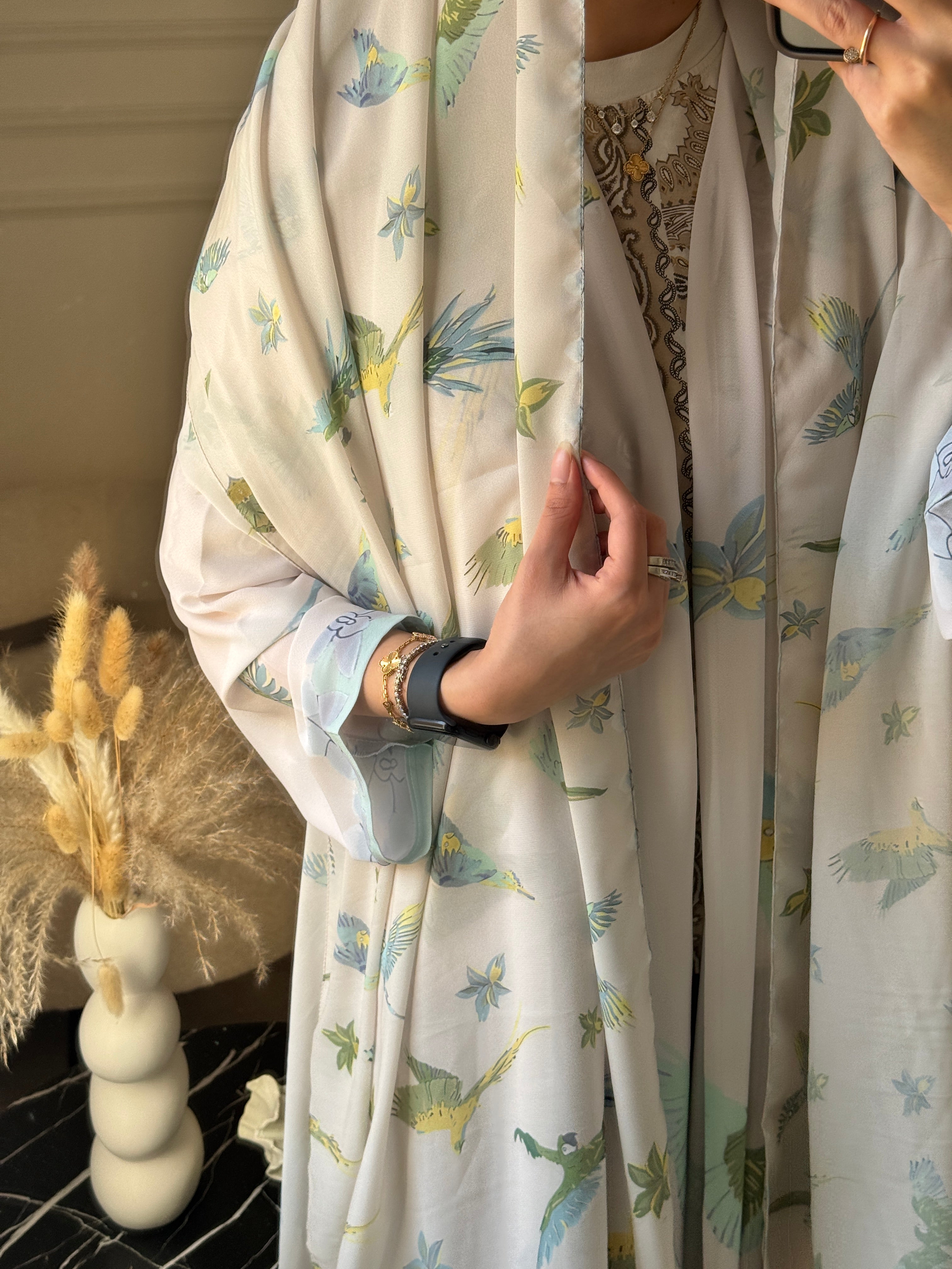 عباية مطبوعة بلون بيج C 1207