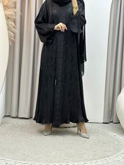 عباية فاخرة باللون الأسود اللامع
