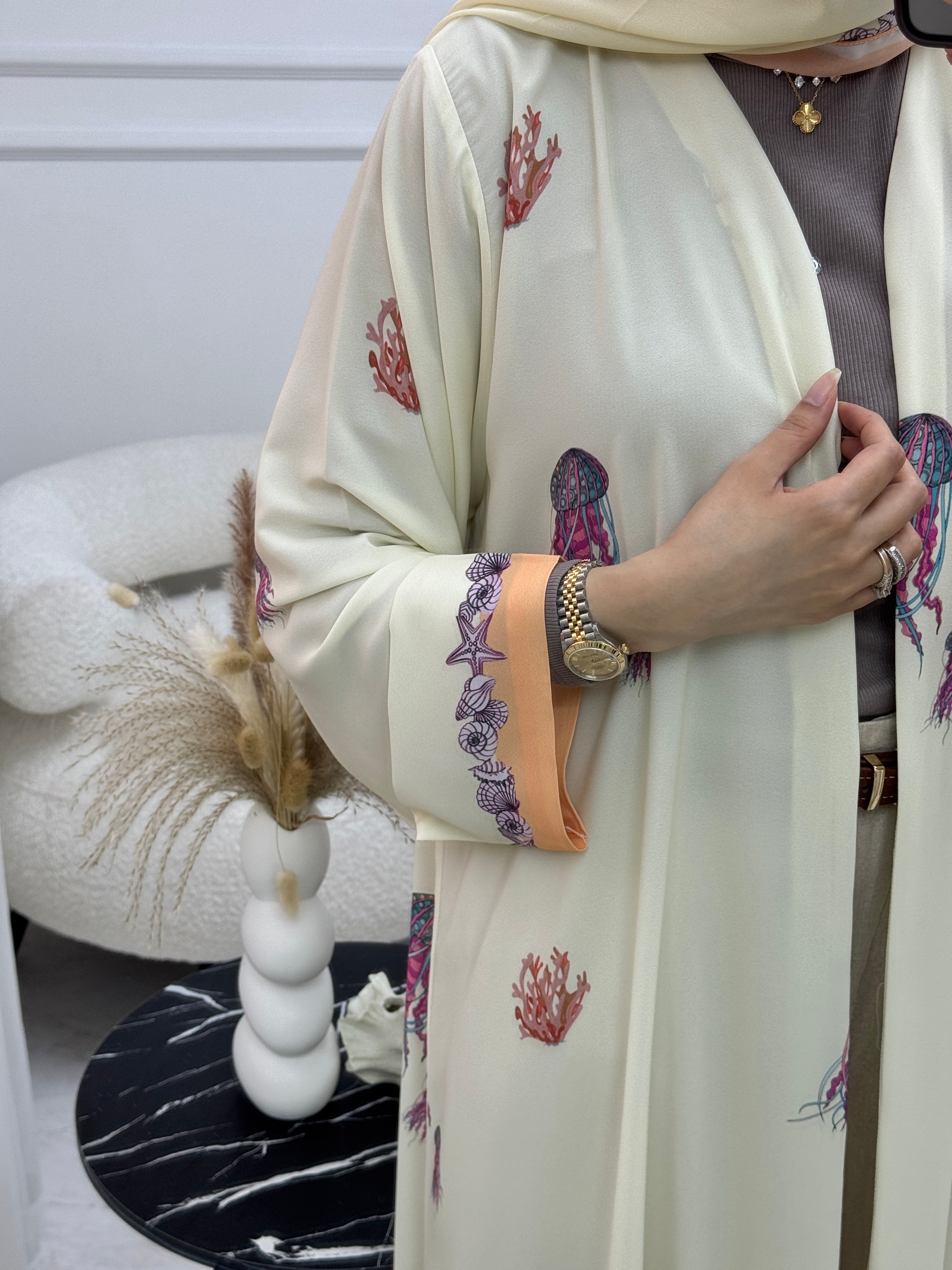 عباية مطبوعة بنقشة صدفية من طراز C 1219