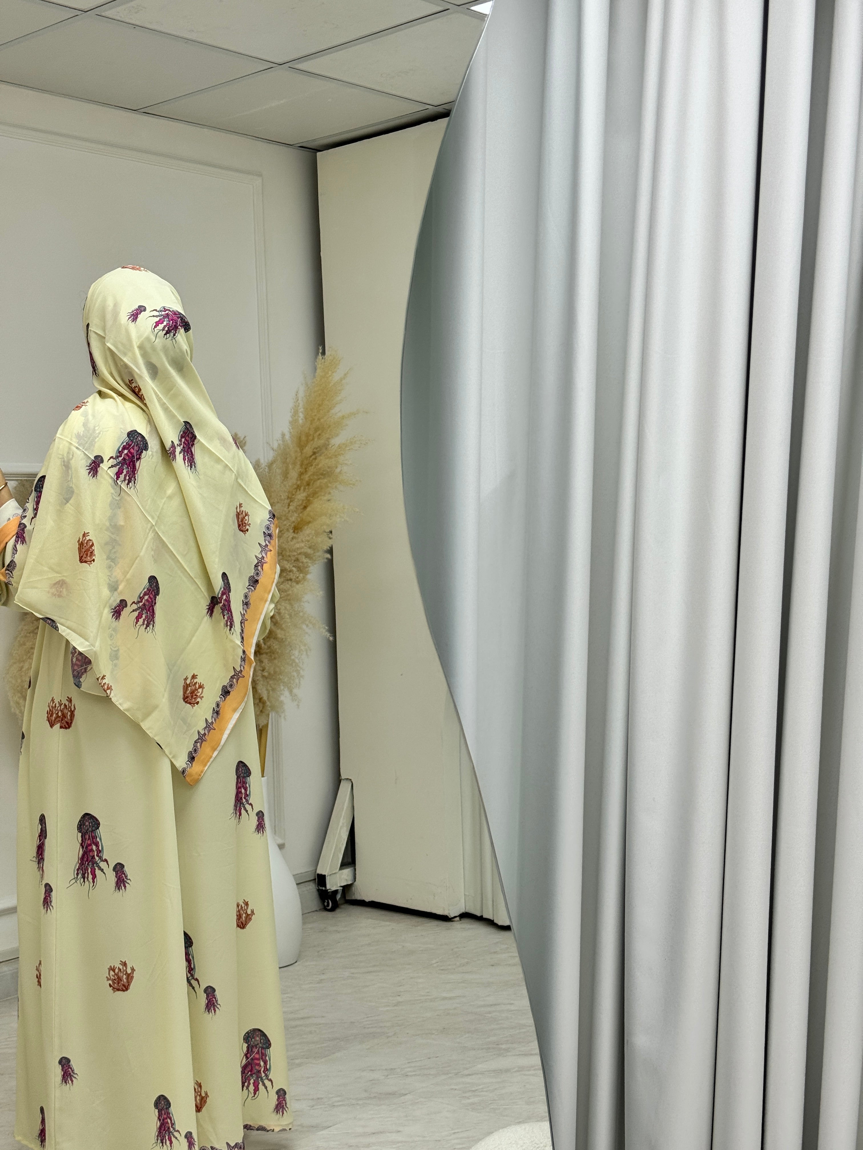 عباية مطبوعة بنقشة صدفية من طراز C 1219