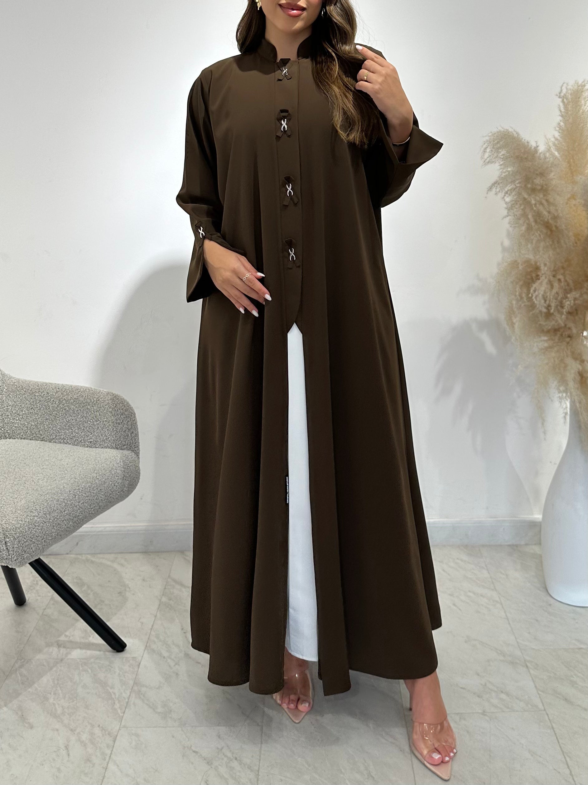 عباية مطبوعة بنقشة زنبق أسود C 1254