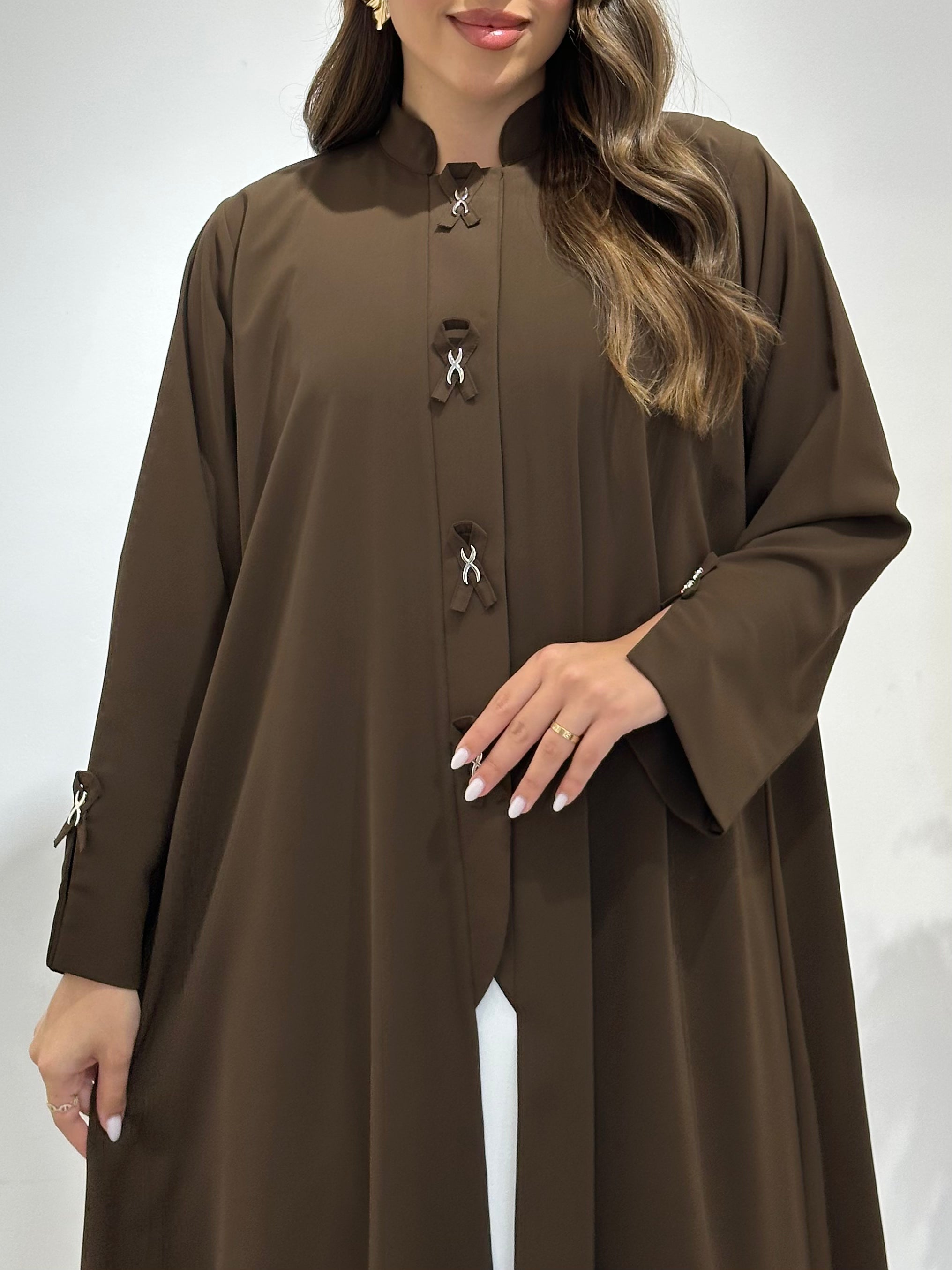 عباية مطبوعة بنقشة زنبق أسود C 1254