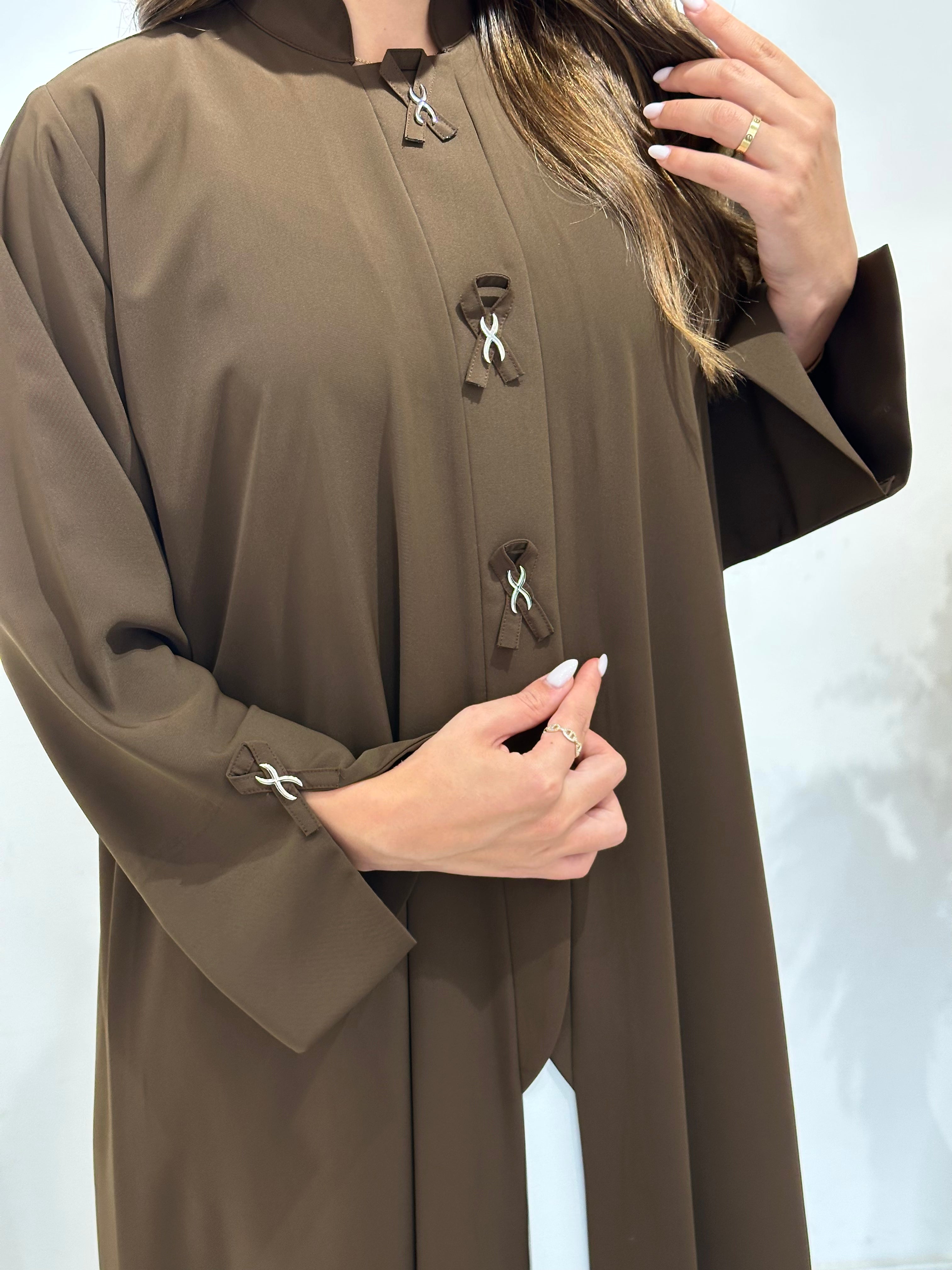 عباية مطبوعة بنقشة زنبق أسود C 1254