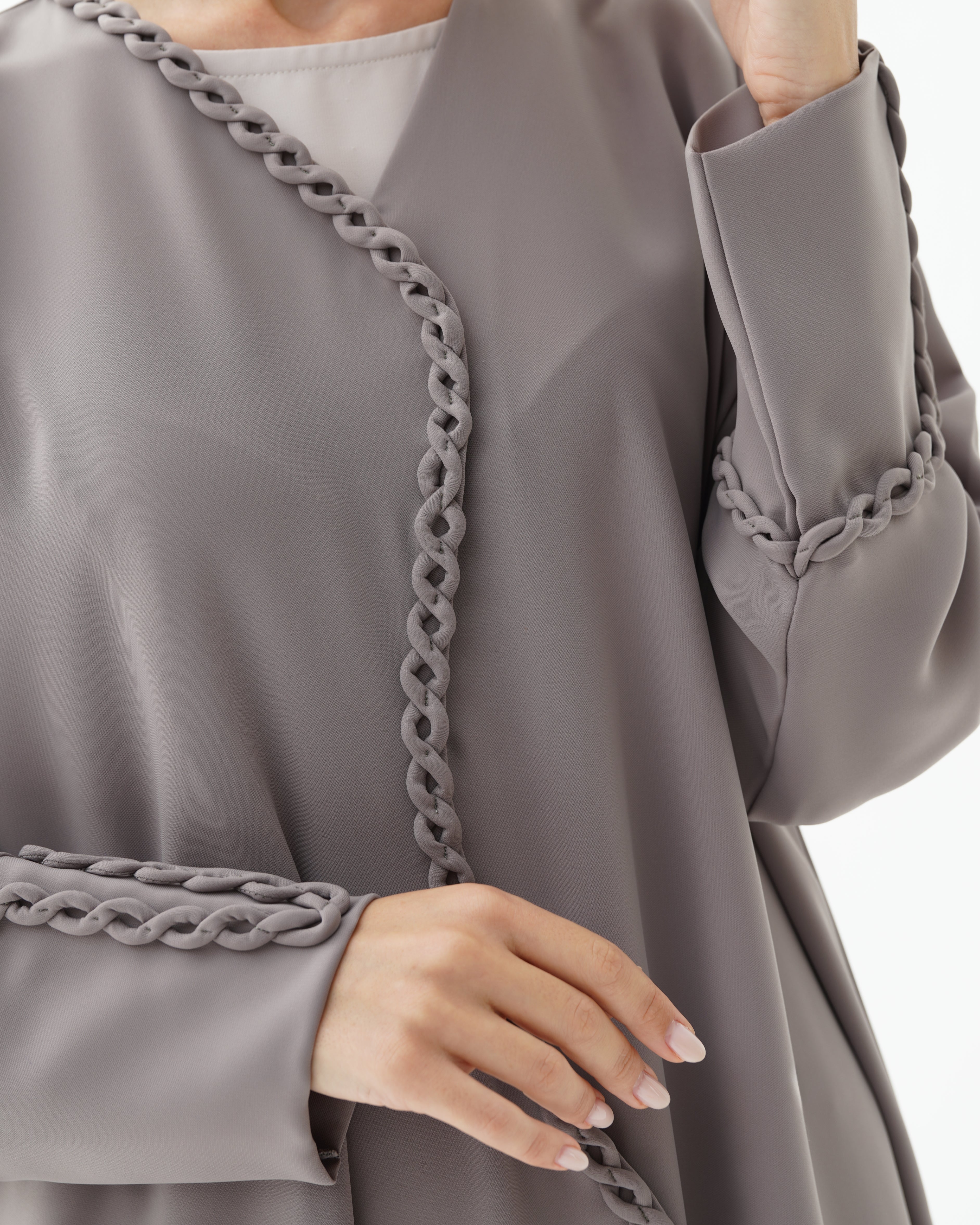 عباية مطبوعة بنقشة زنبق أسود C 1254