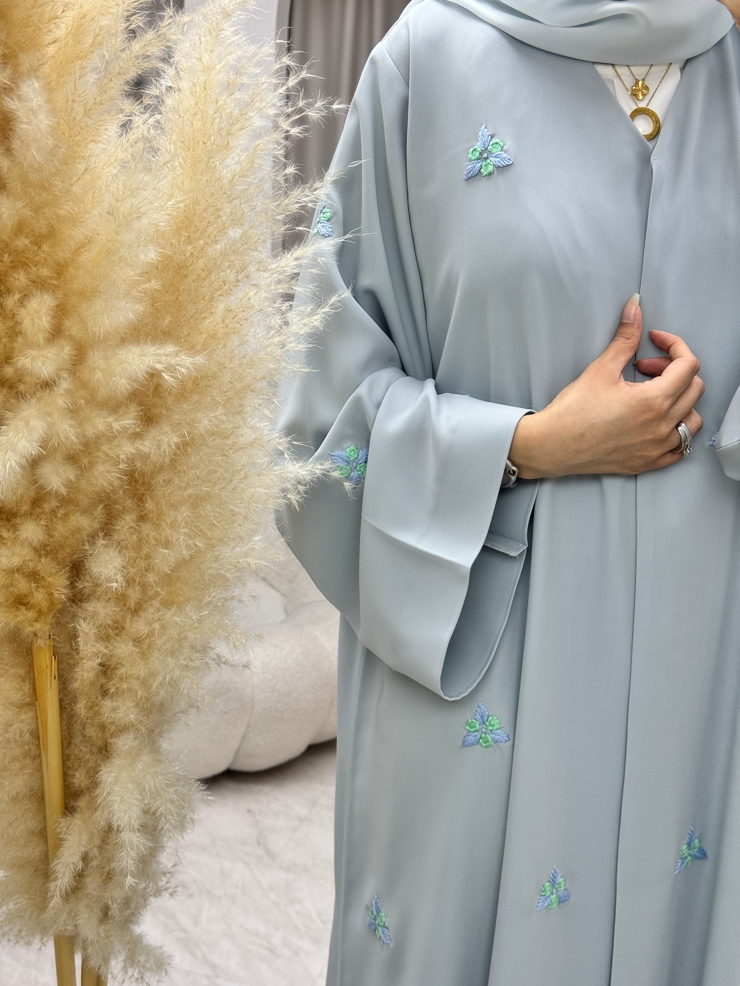 عباية مطرزة برغوة البحر من C 1284-02