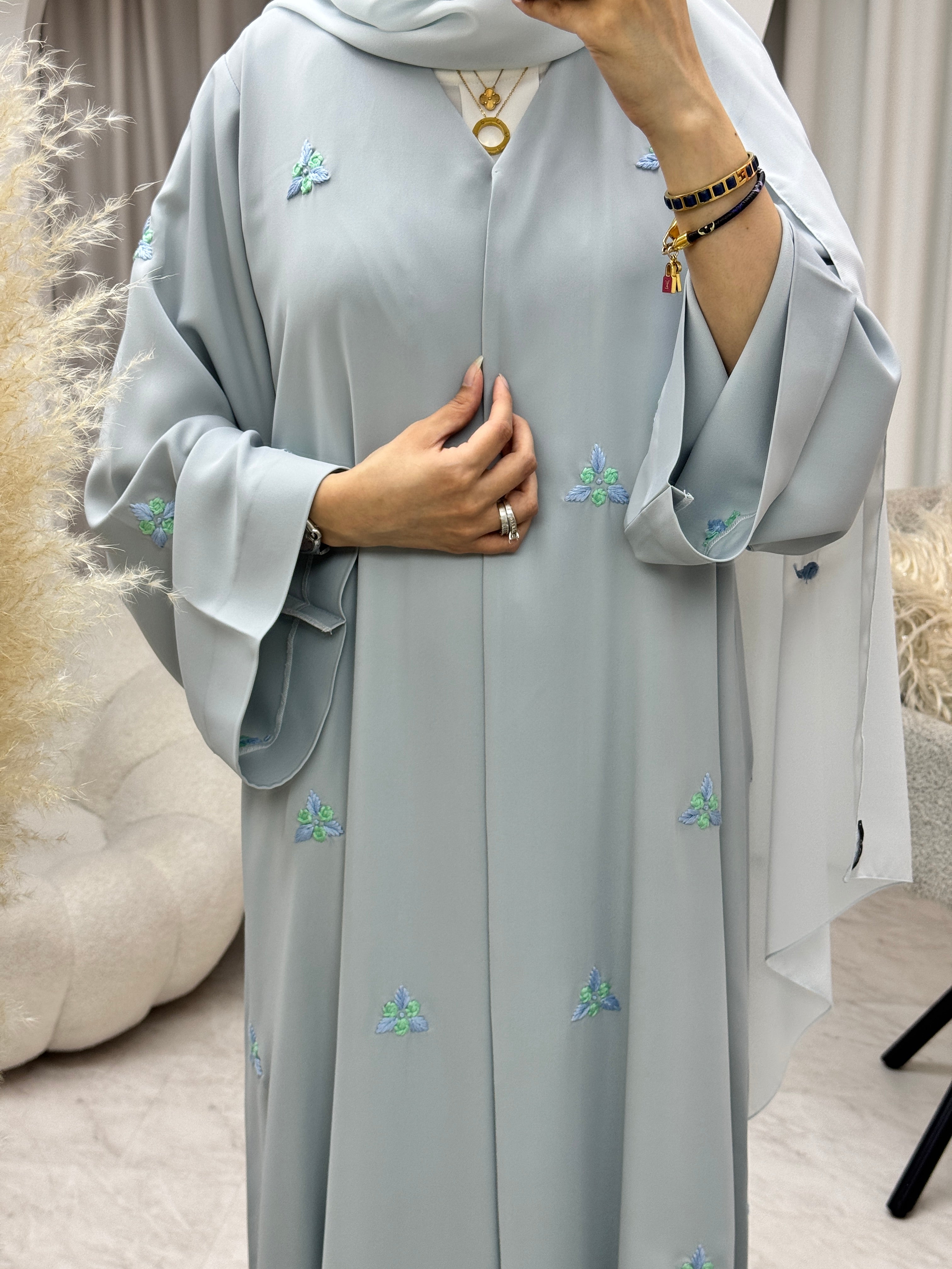 عباية مطرزة برغوة البحر من C 1284-02