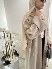 عباية صيفية بيج مطرزة بالشراشيب