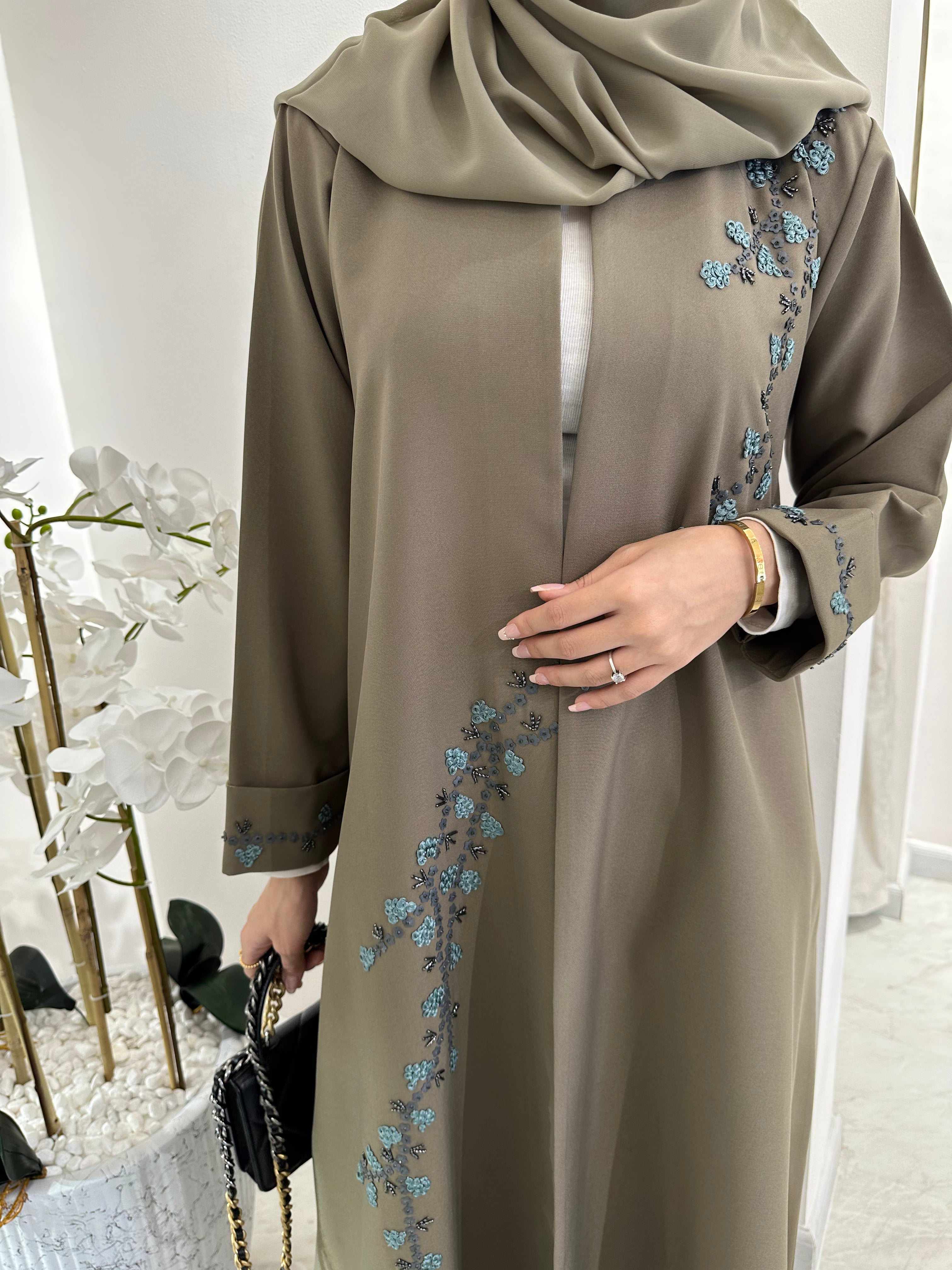 C 1552 Beige Blue Floral Abaya