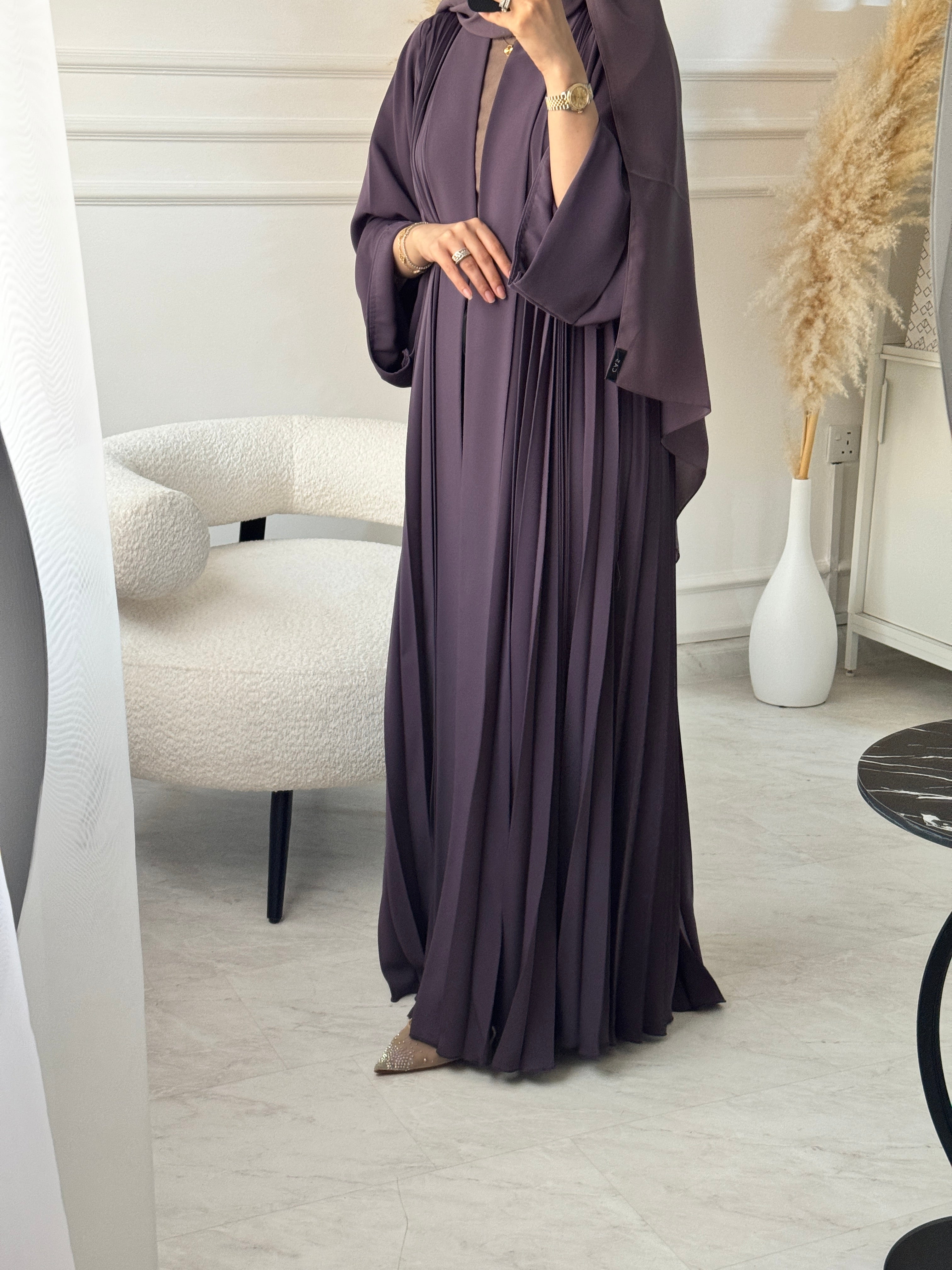 عباية مطبوعة بنقشة زنبق أسود C 1254