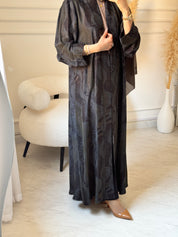 عباية مطبوعة بنقشة زنبق أسود C 1254