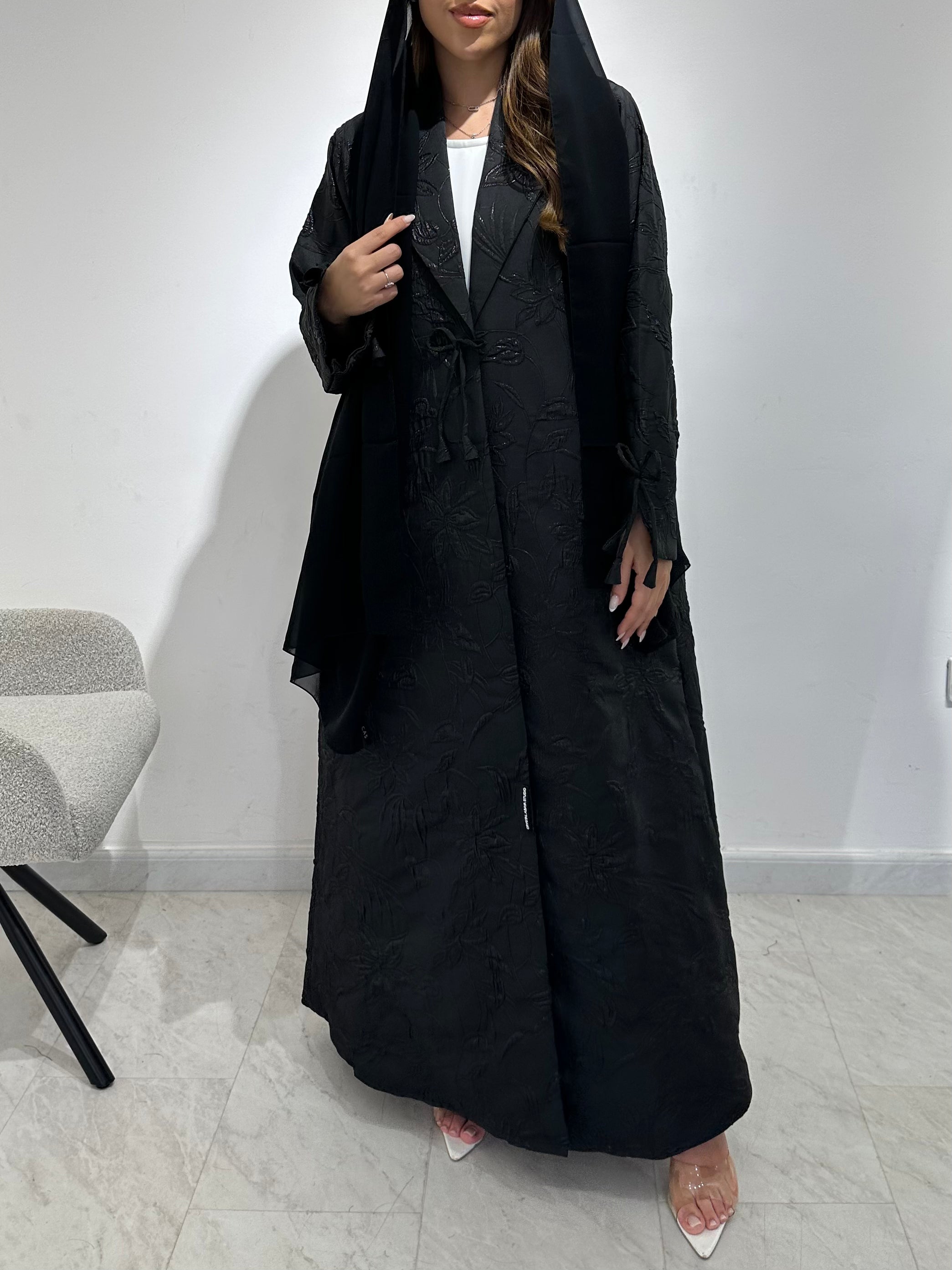 C 1582 Black Floral Abaya