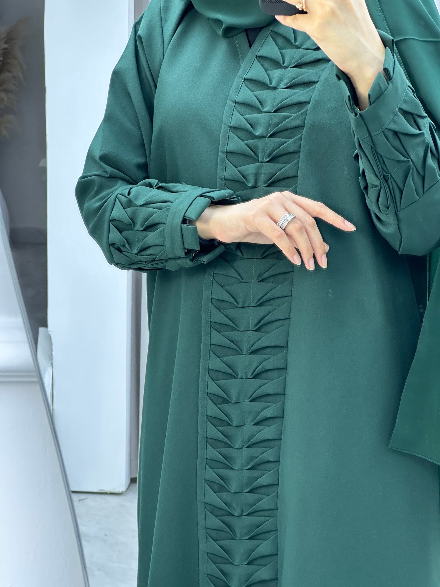 C Triangle Pleats Green Abaya Set