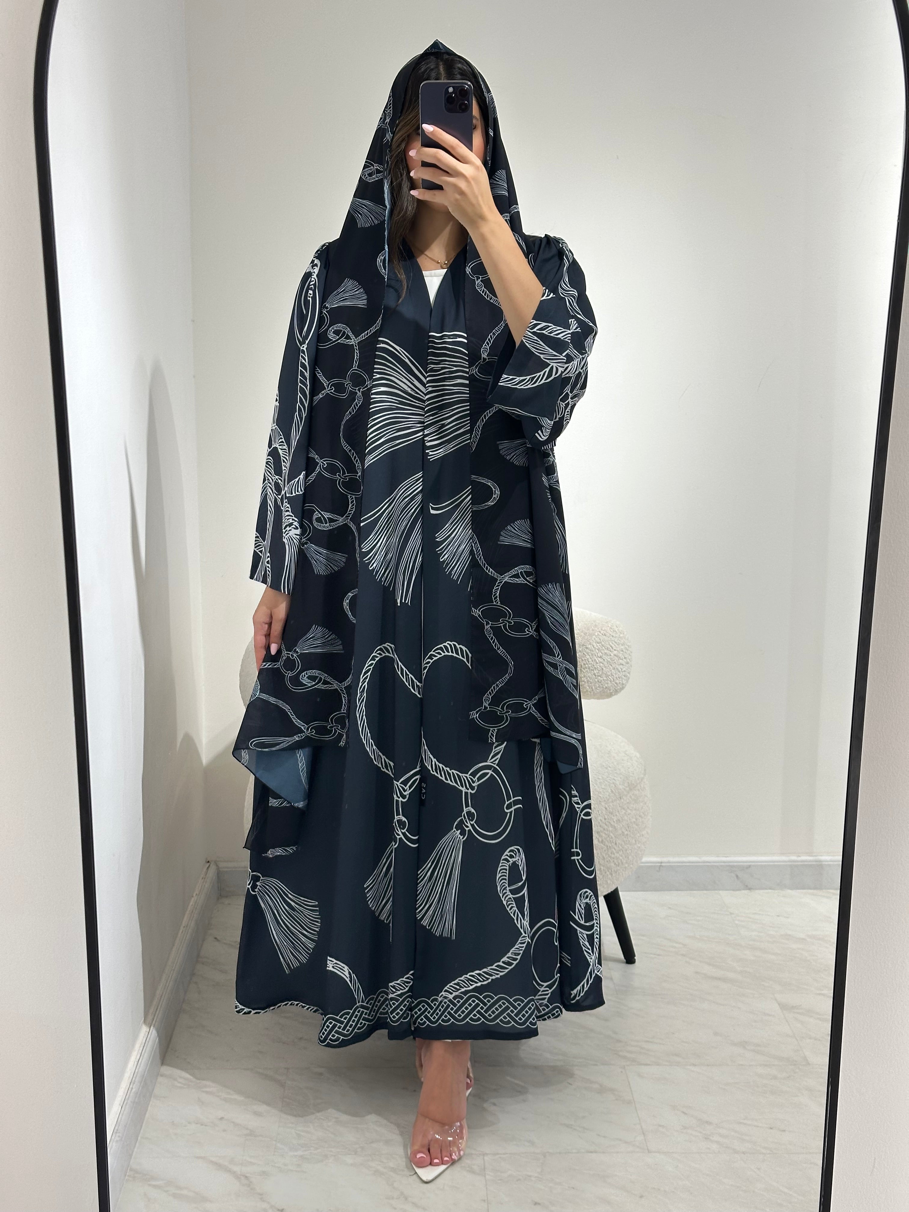 عباية مطبوعة بنقشة زنبق أسود C 1254