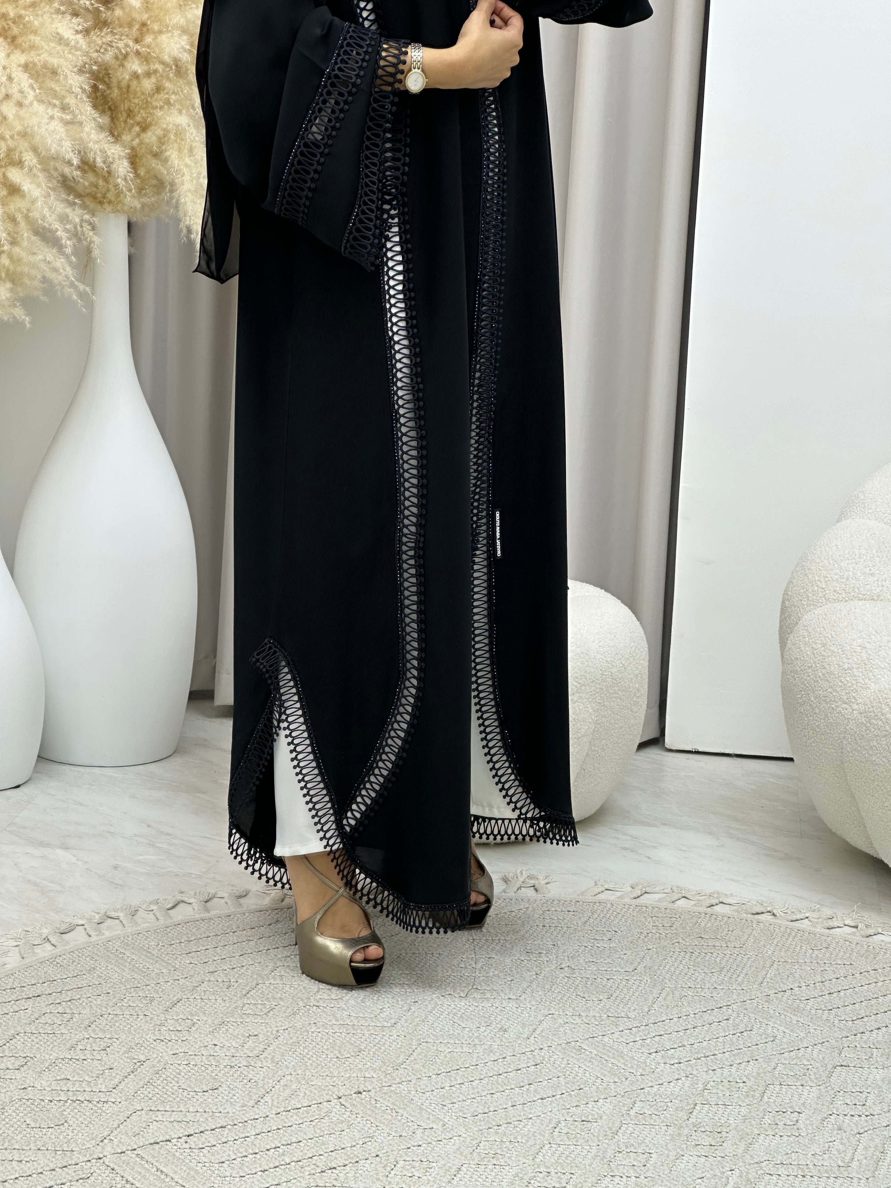 C 0440 Black Classic Lace Abaya