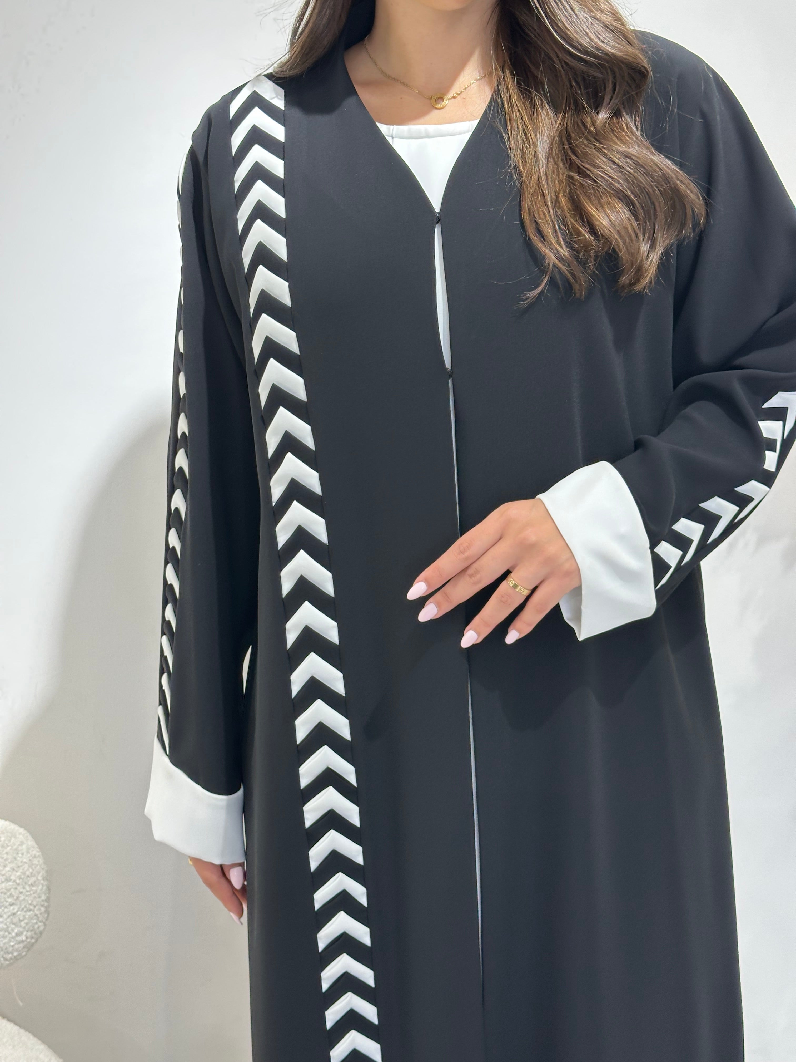 C 1393 Patterned Black Abaya