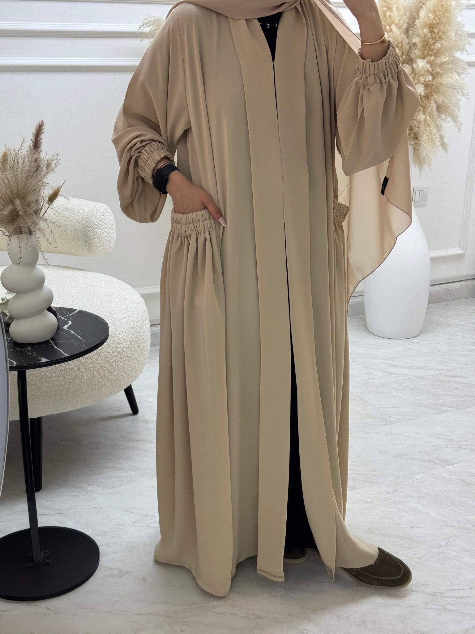 C 01 - 01 Beige Umrah Abaya