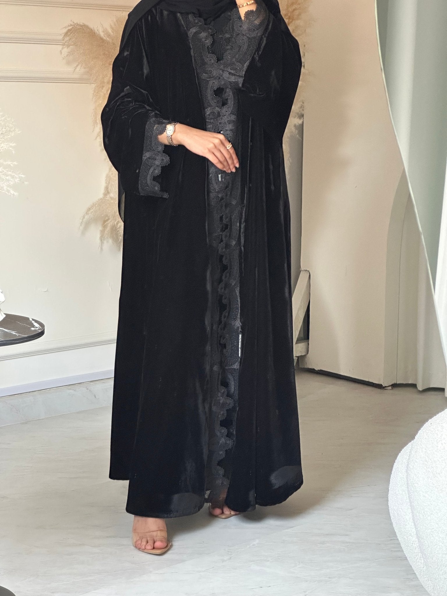 C 0725 Velvet Lace Black Abaya