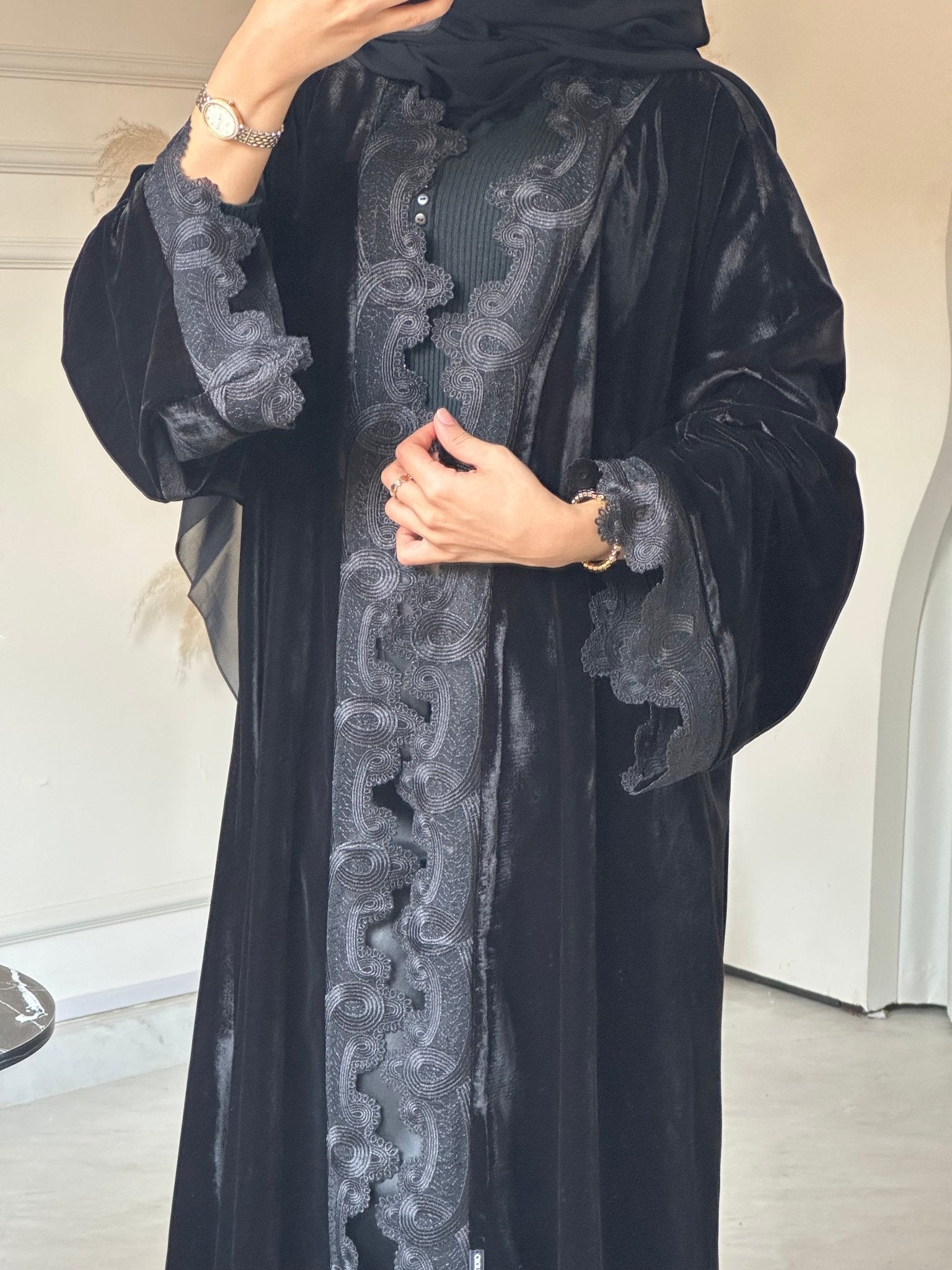 C 0725 Velvet Lace Black Abaya