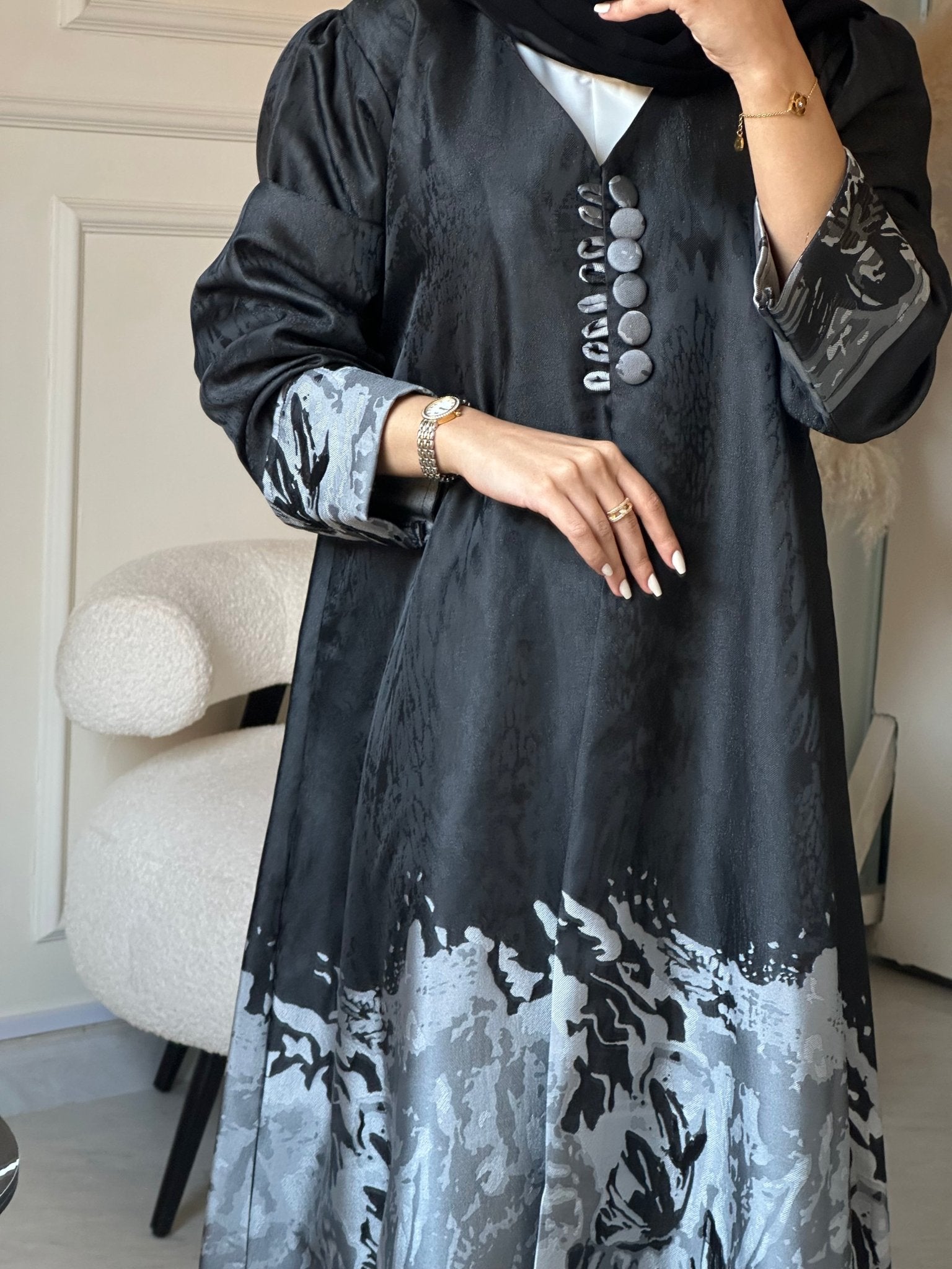 C 0855 - 02 Silver Kloosh Abaya