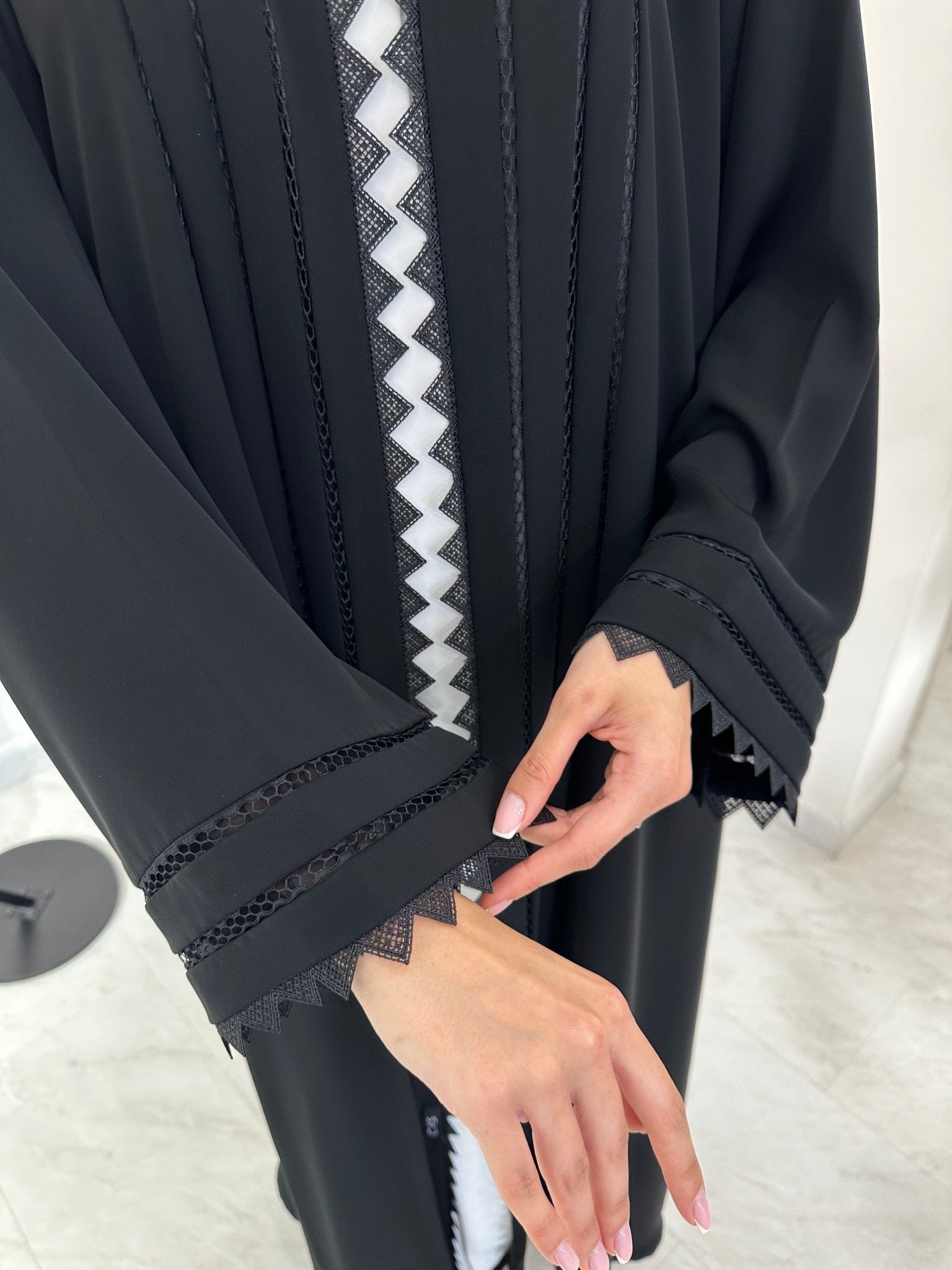 C 0971 Black Lace Pleated Abaya