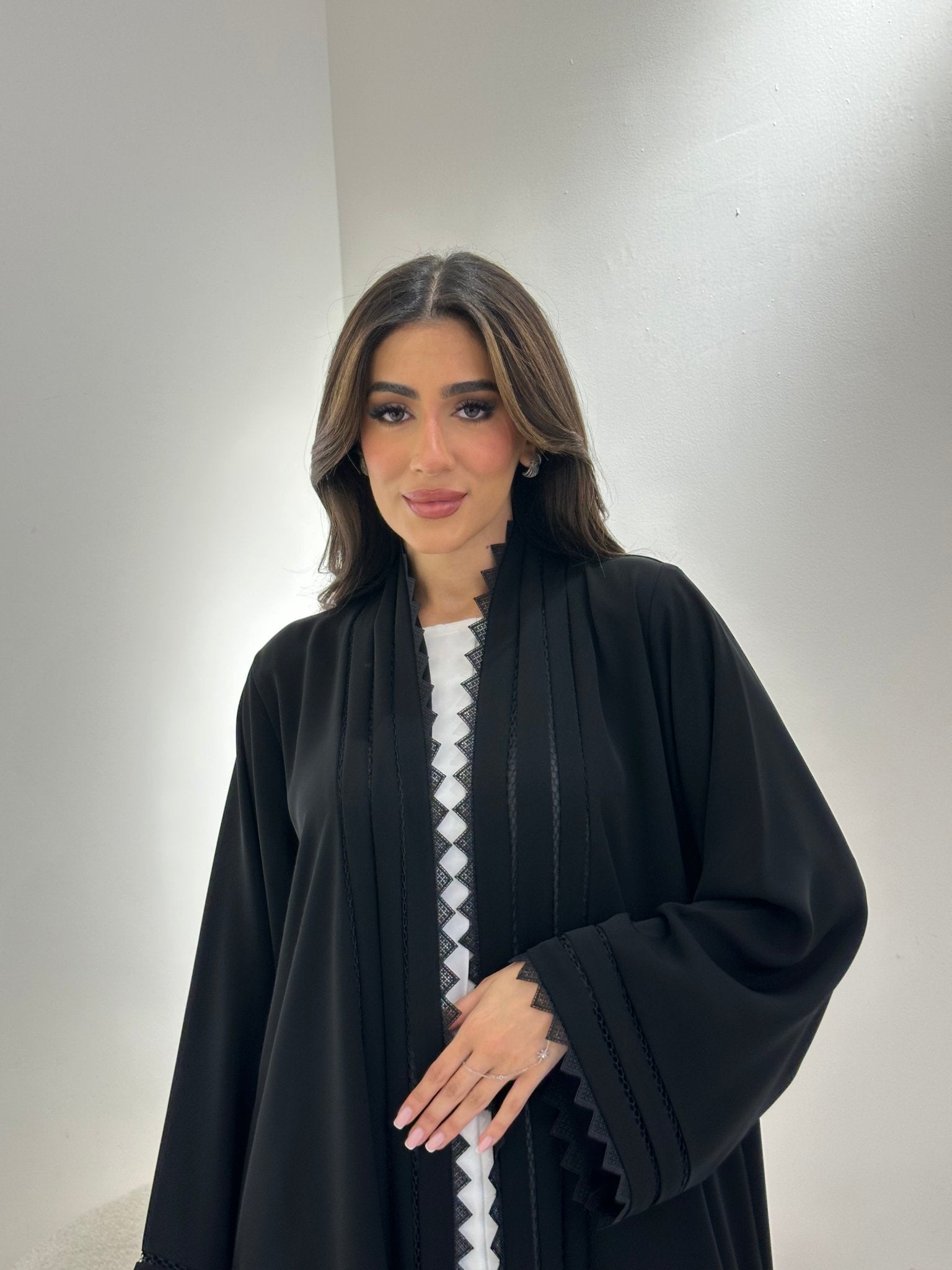 C 0971 Black Lace Pleated Abaya